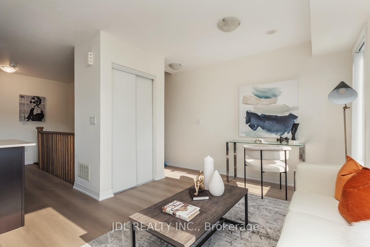 2 Bedrooms Condo at 175 William Duncan Rd,  Toronto For sale