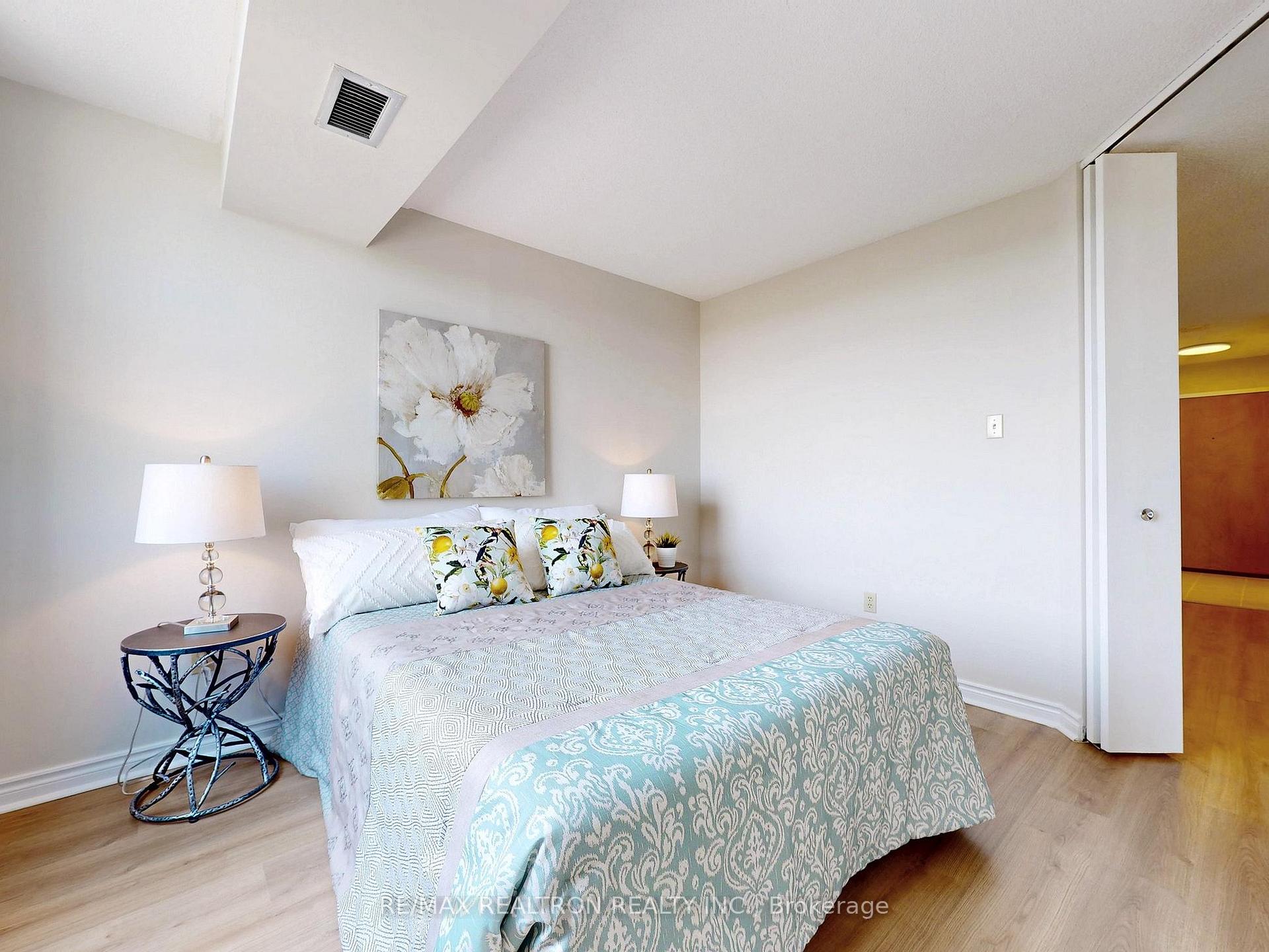 3 Bedrooms Condo at 88 Alton Tower, Toronto For sale