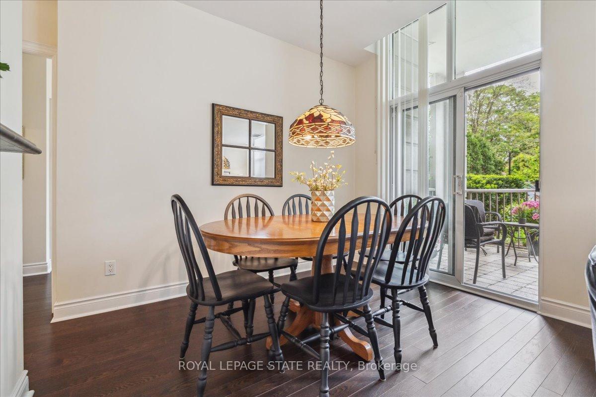 2 Bedrooms Condo at 442 Maple, Burlington For sale