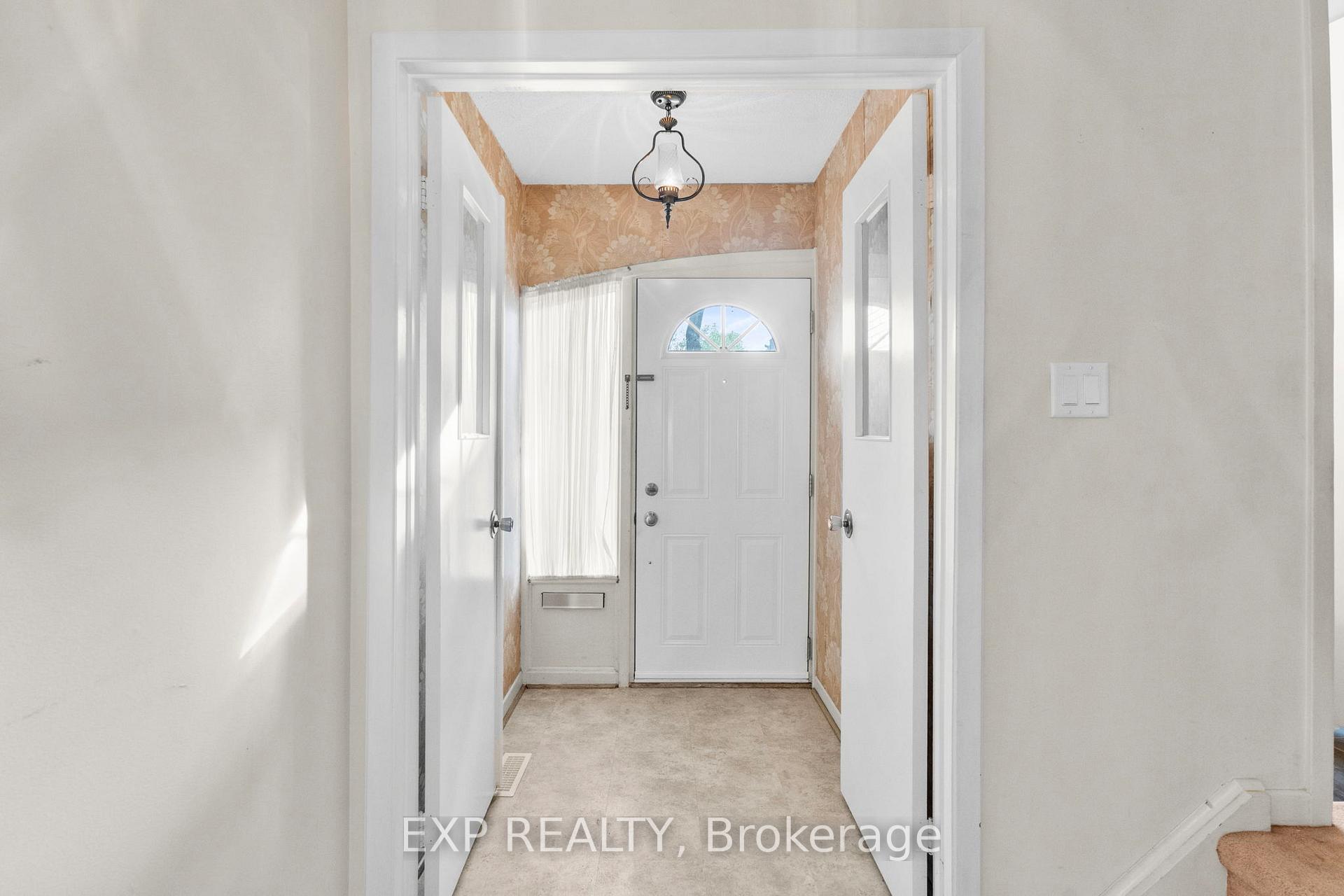 3 Bedrooms Condo at 108 Flaming Rose, Toronto For sale