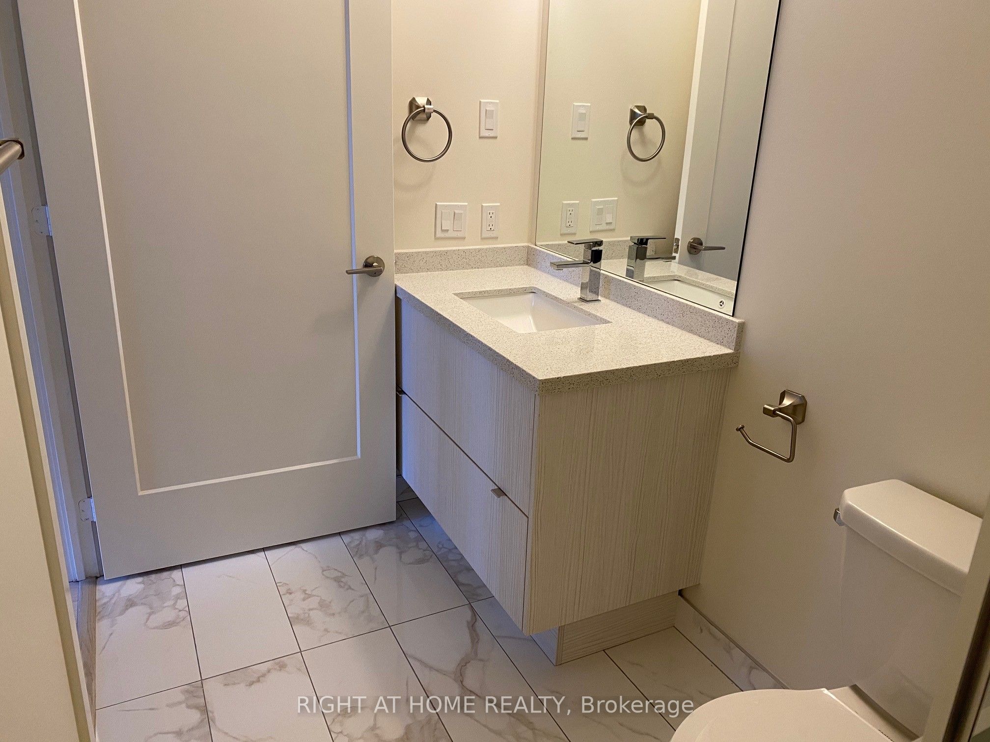 330 Richmond Street W, #Unit 901