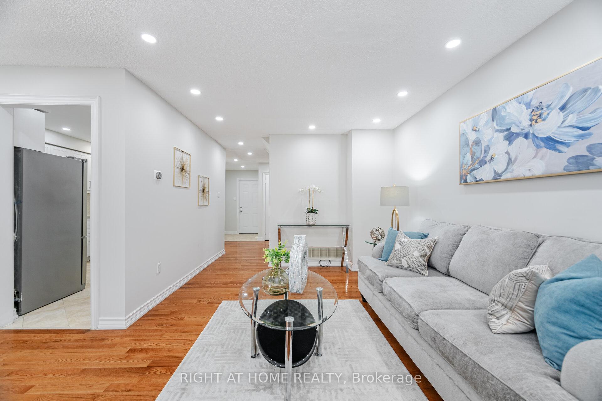 3 Bedrooms Condo at 3600 Colonial, Mississauga For sale