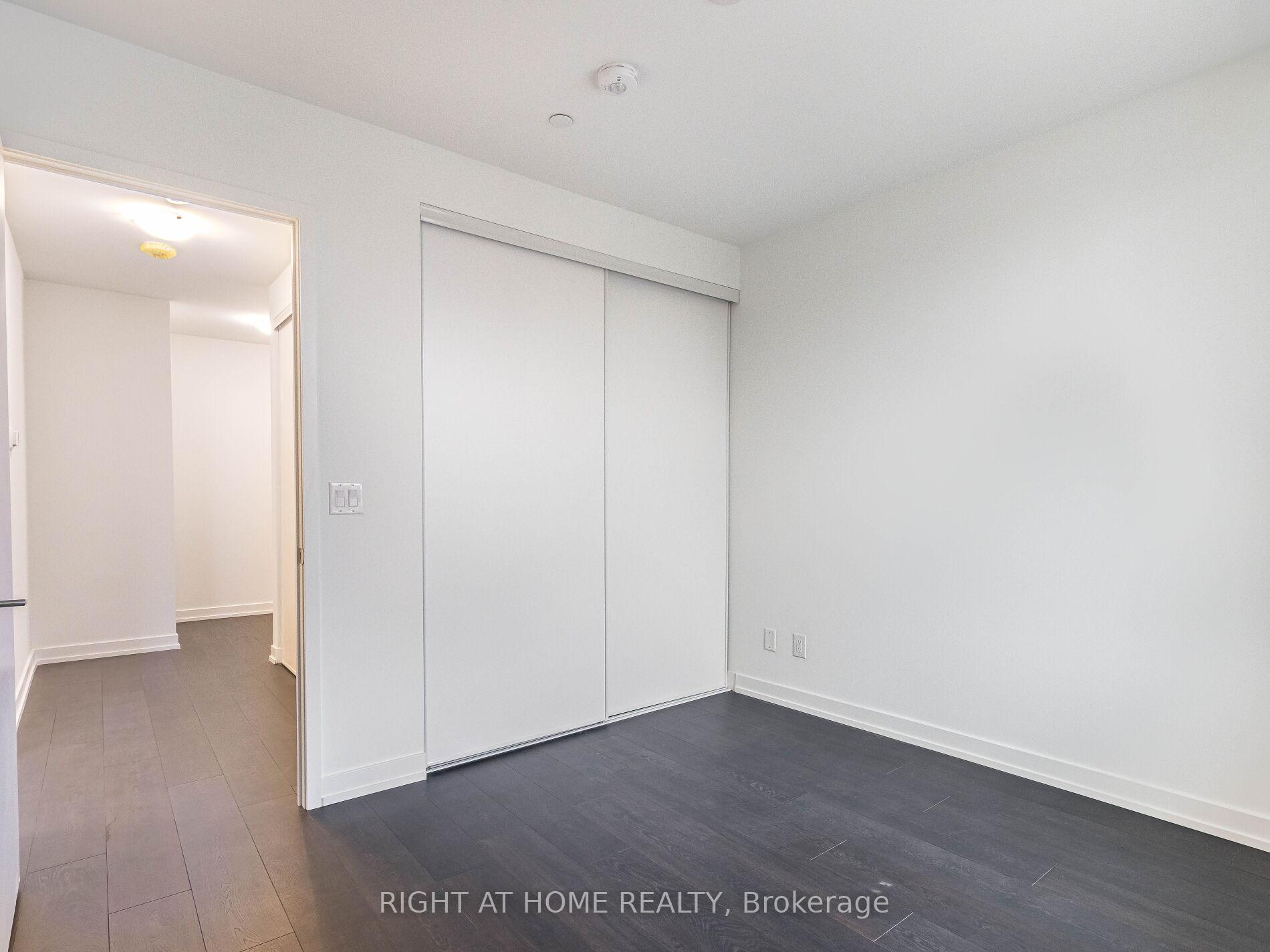 2 Bedrooms Condo at 5 maryport, Toronto For sale