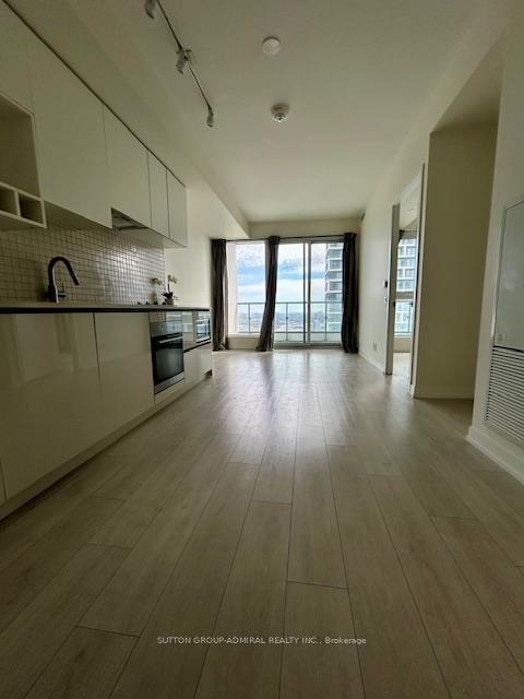 3 Bedrooms Condo at 898 Portage,  Vaughan For sale