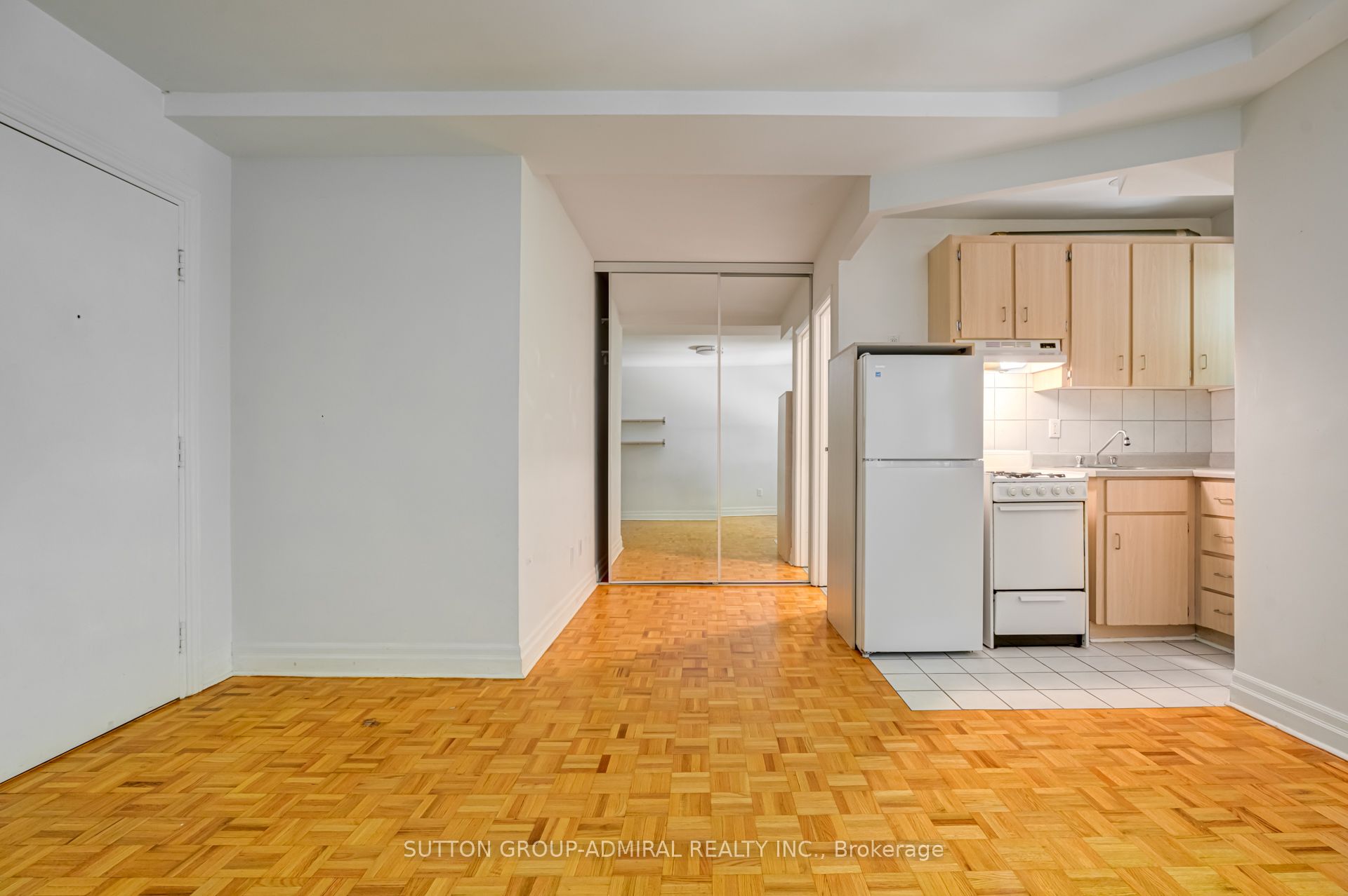 33 Maitland Street, #208