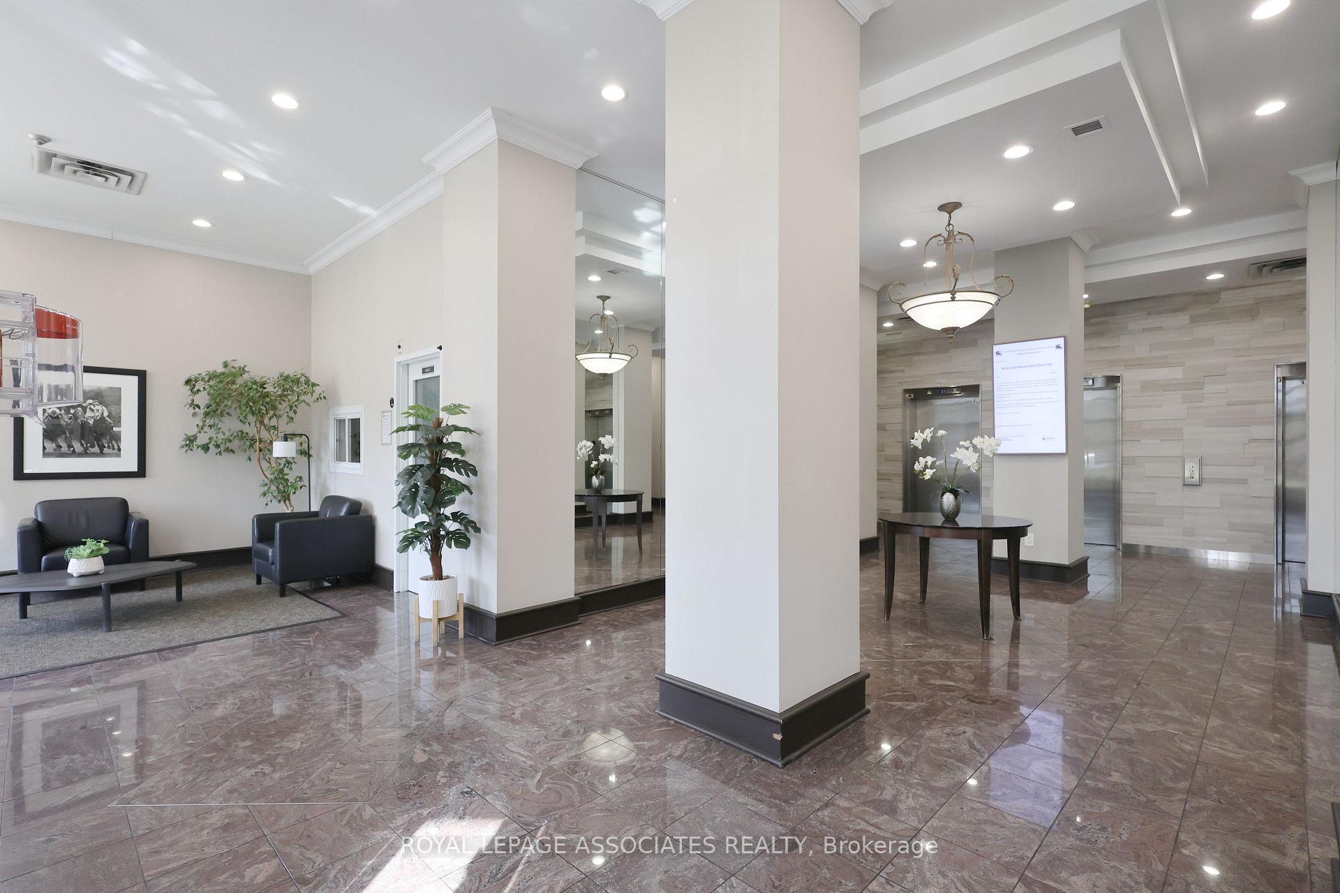 1 Bedroom Condo at 21 Overlea, Toronto For sale