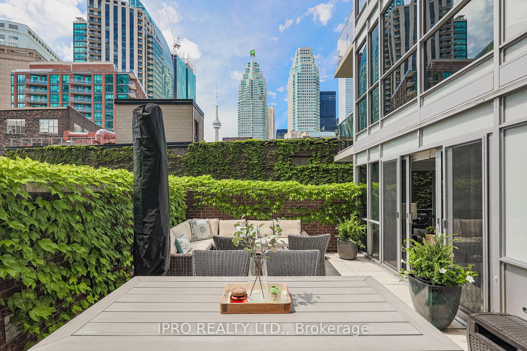1 Bedroom Condo at 55 Front, Toronto For sale
