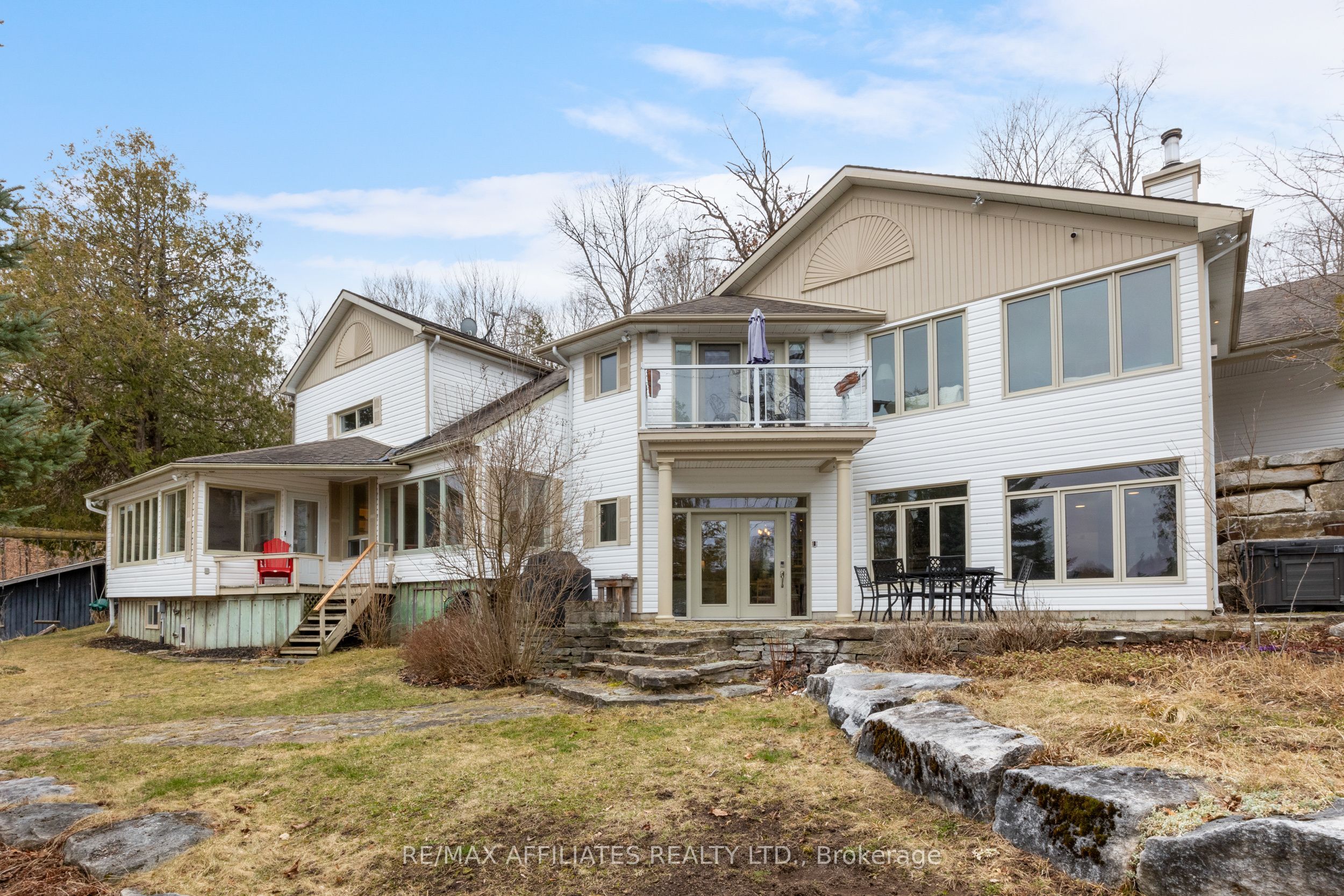 101 Arthur Road, Tay Valley, ON K0H 2B0