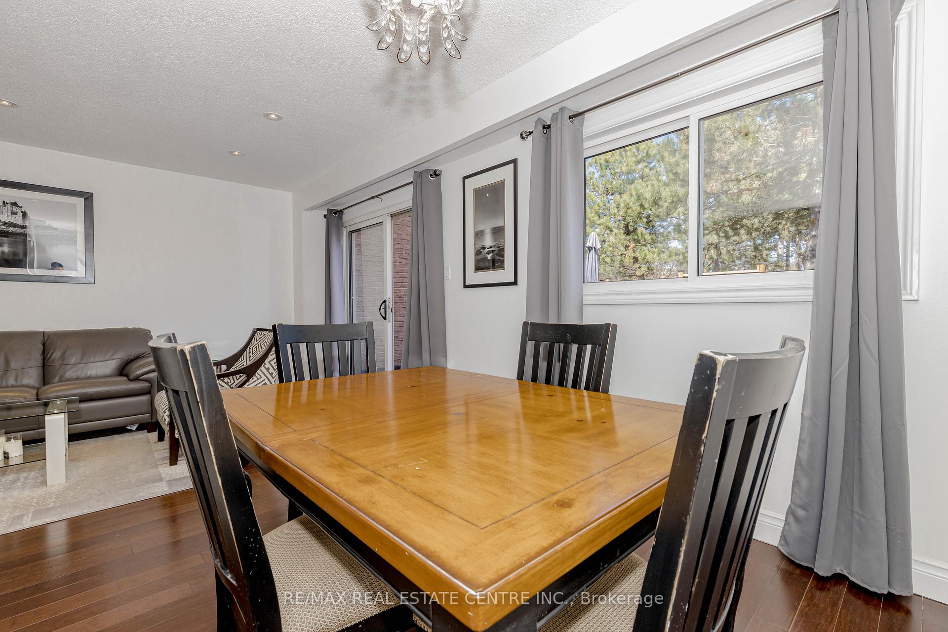 3 Bedrooms Condo at 1526 Lancaster,  Oakville For sale