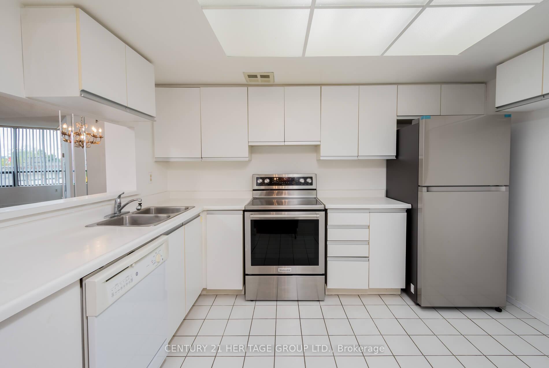 2 Bedrooms Condo at 7420 Bathurst, Vaughan For sale
