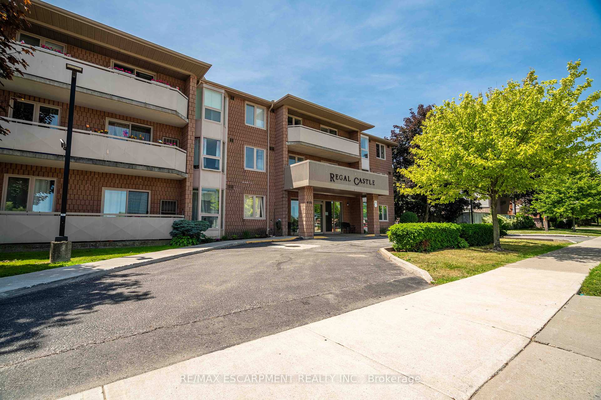 2 Bedrooms Condo at 416 Limeridge, Hamilton For sale