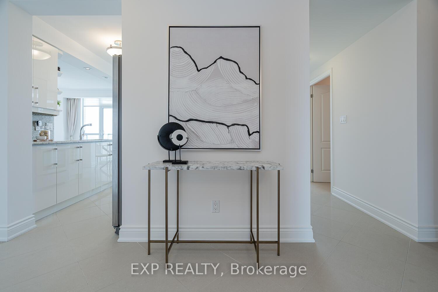 3 Bedrooms Condo at 88 Promenade, Vaughan For sale