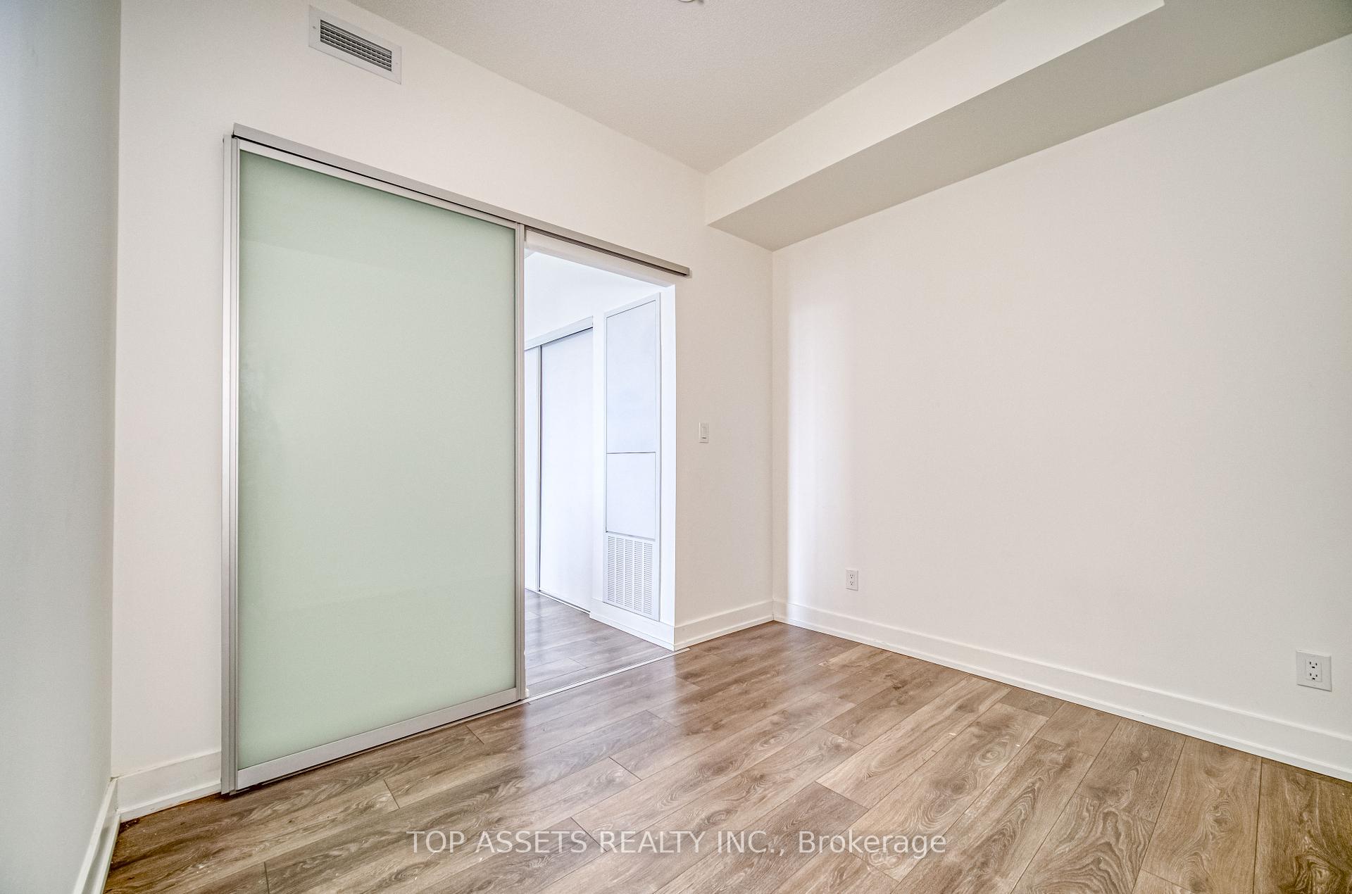 2 Bedrooms Condo at 180 Fairview Mall, Toronto For sale