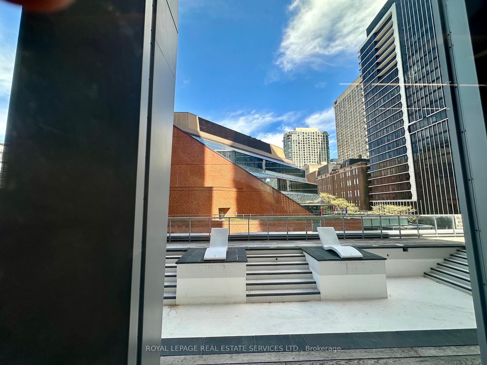 2 Bedrooms Condo at 1 Yorkville, Toronto For sale