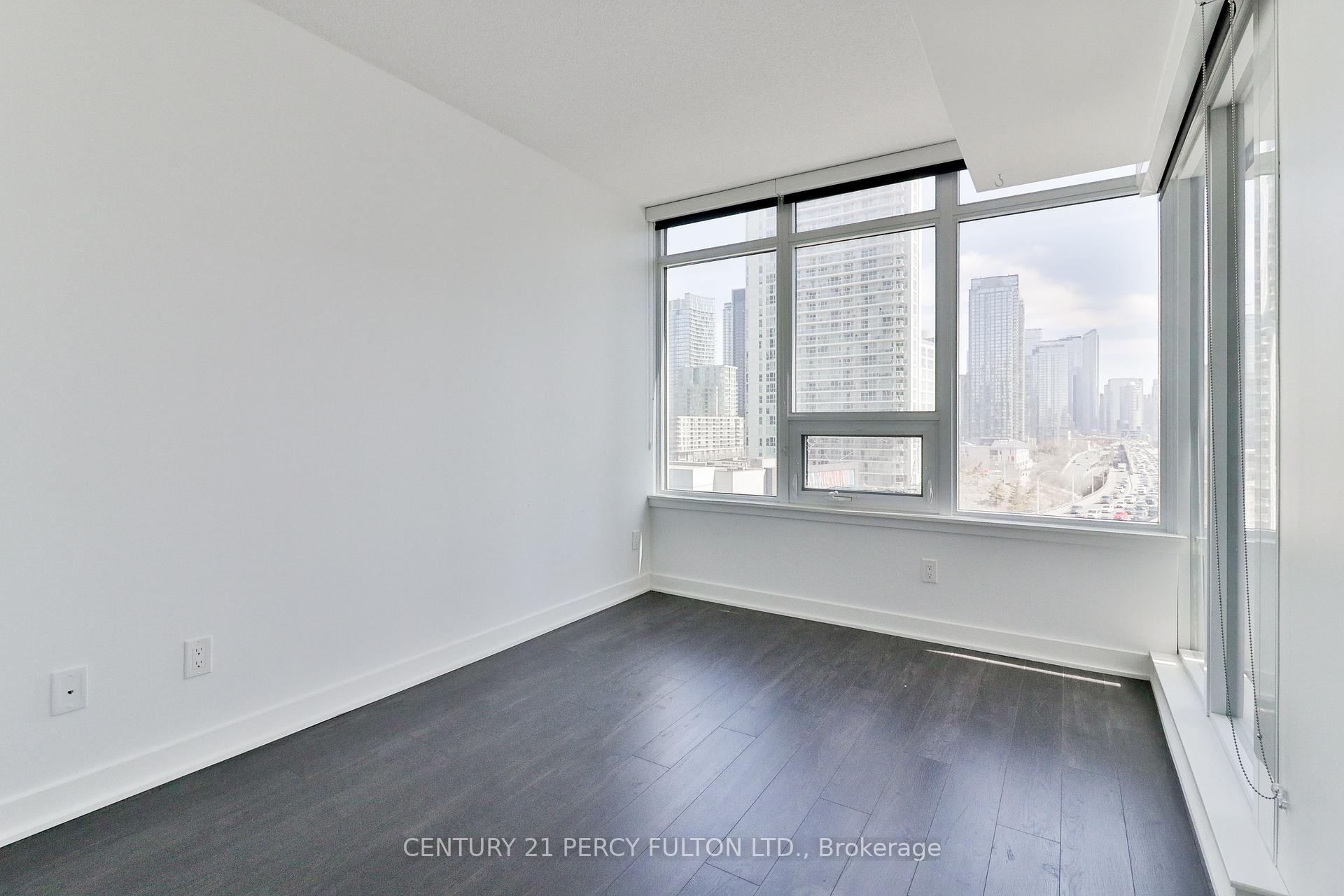 2 Bedrooms Condo at 19 Bathurst,  Toronto For sale