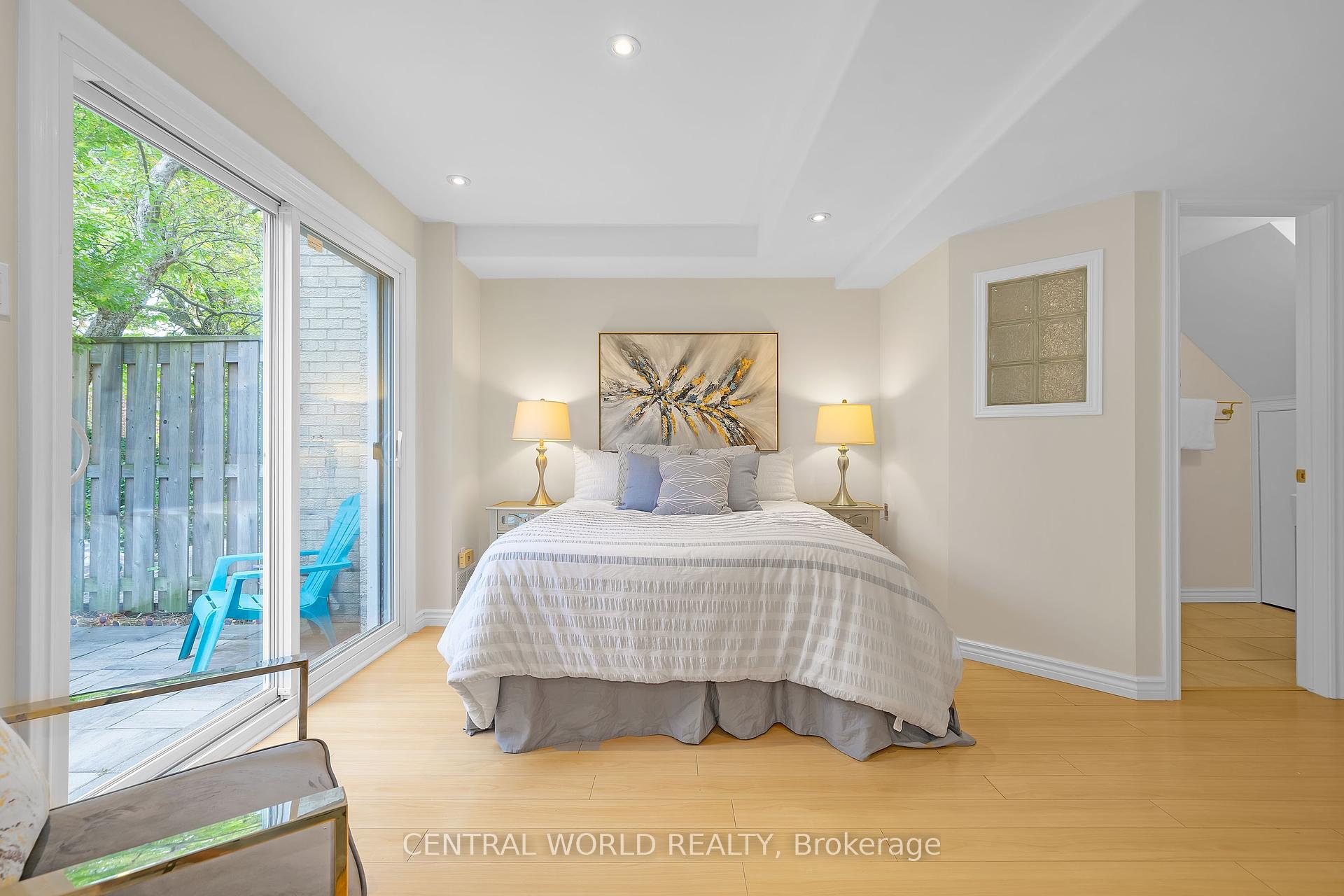 5 Bedrooms Condo at 21 Vega Starway,  Toronto For sale