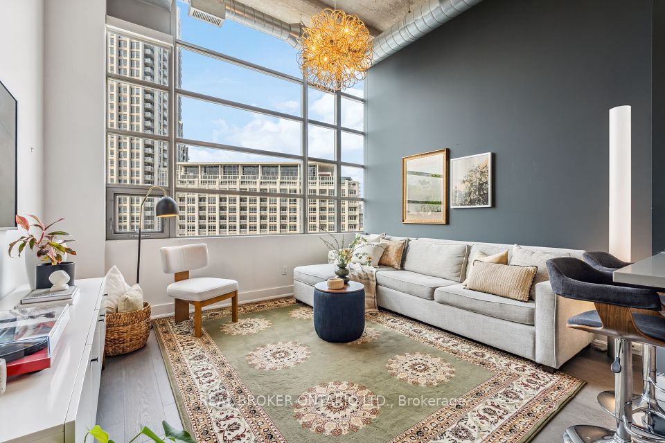 637 Lake Shore