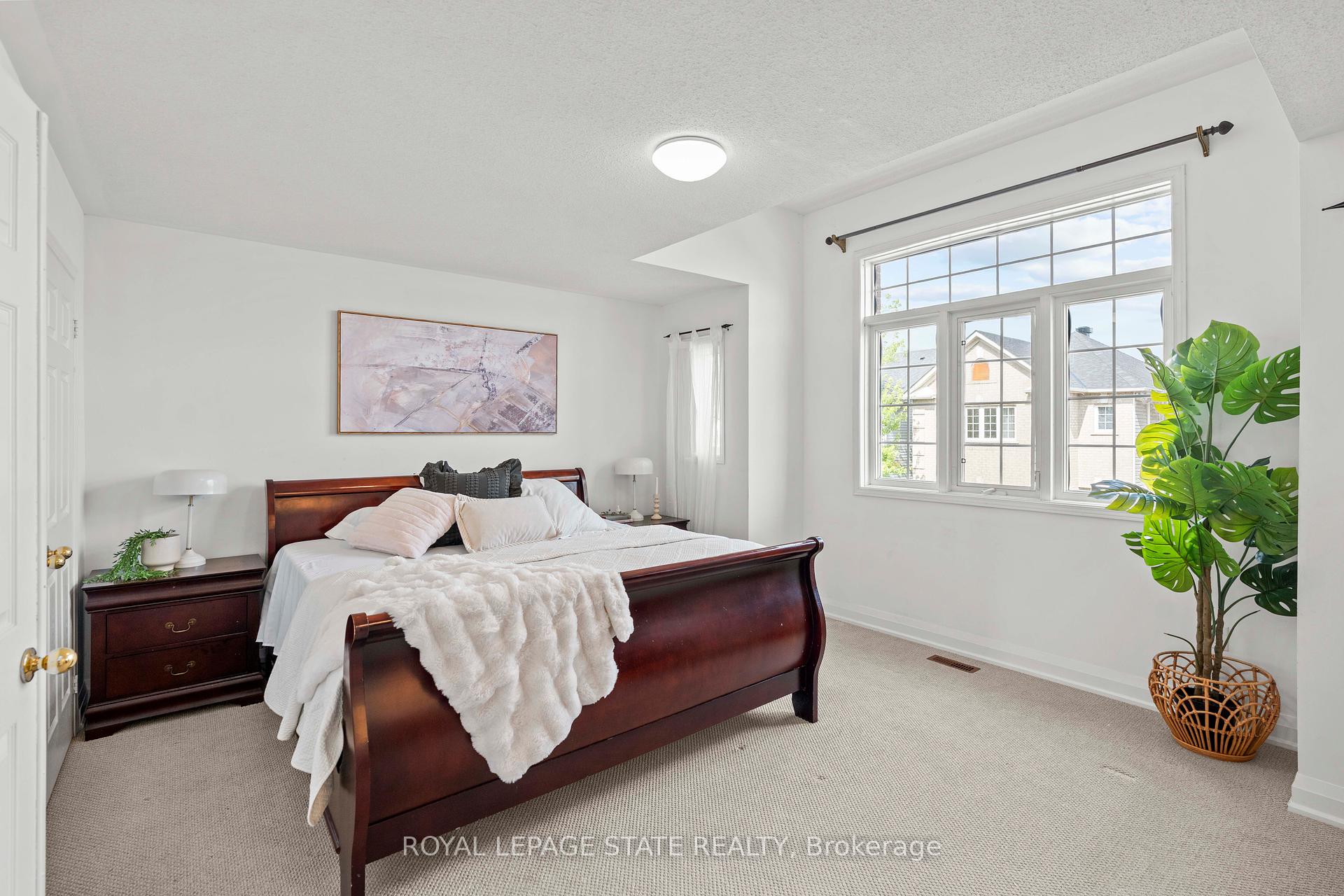 3 Bedrooms Condo at 5090 Fairview, Burlington For sale