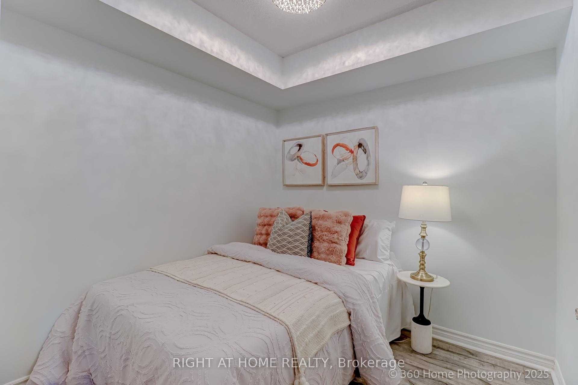 2 Bedrooms Condo at 386 Yonge, Toronto For sale