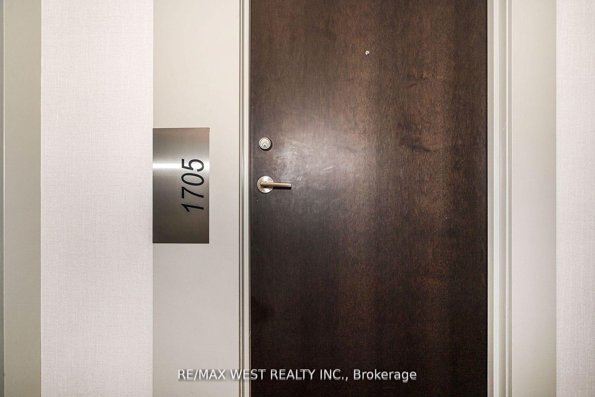 1 Bedroom Condo at 10 Park Lawn, Toronto For sale
