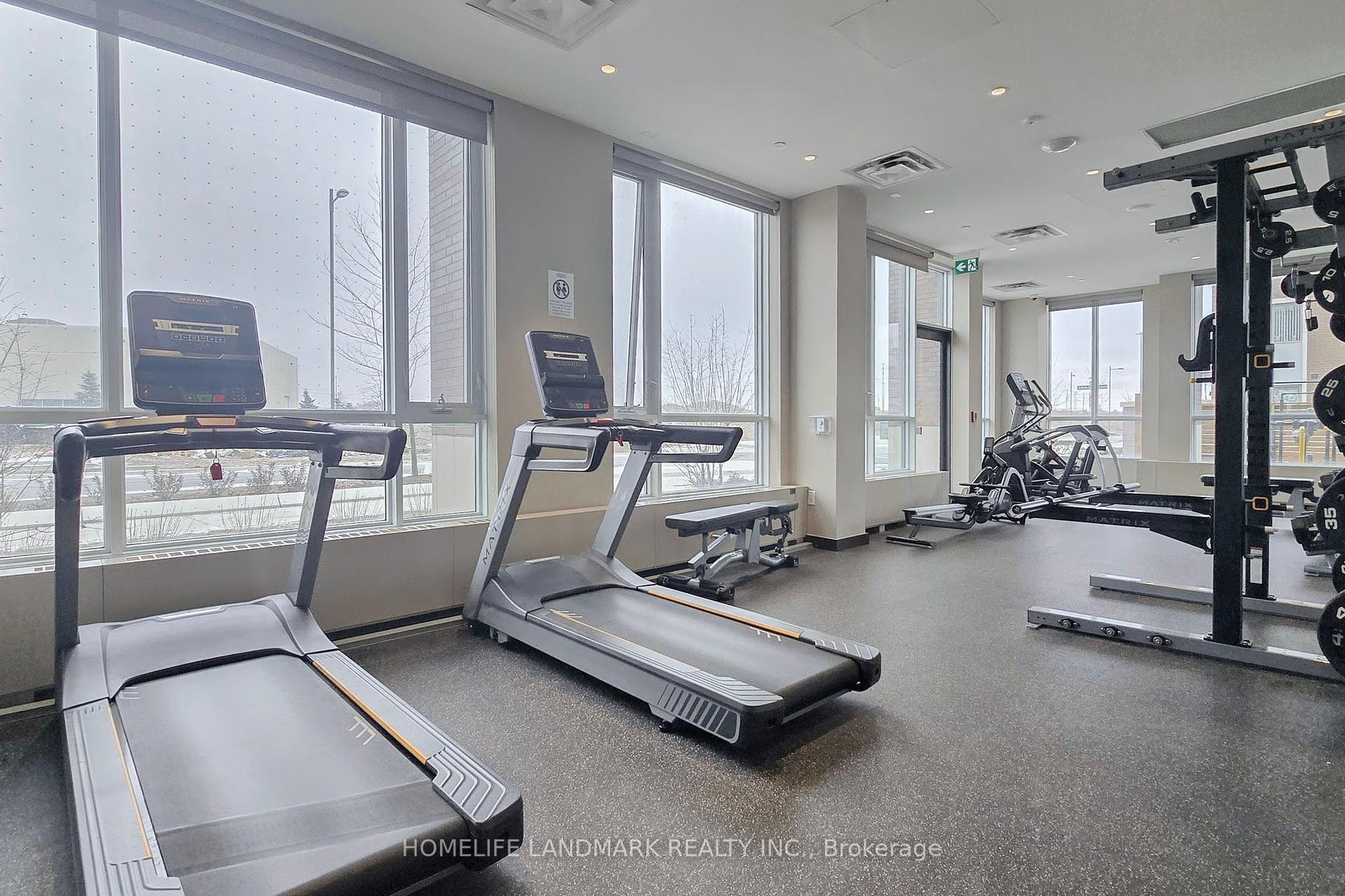 2 Bedrooms Condo at 60 Honeycrisp, Vaughan For sale