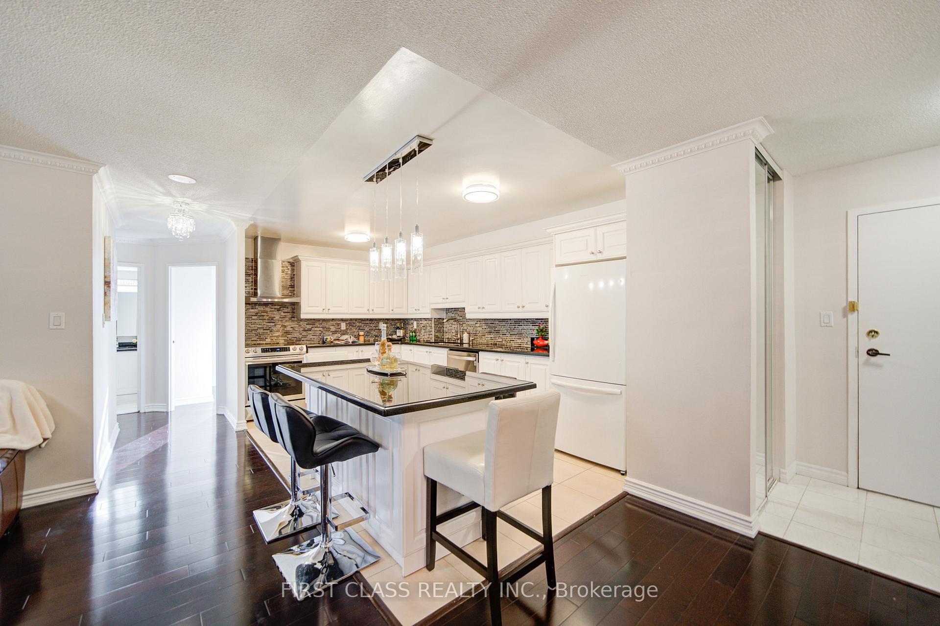 3 Bedrooms Condo at 25 Bamburgh, Toronto For sale