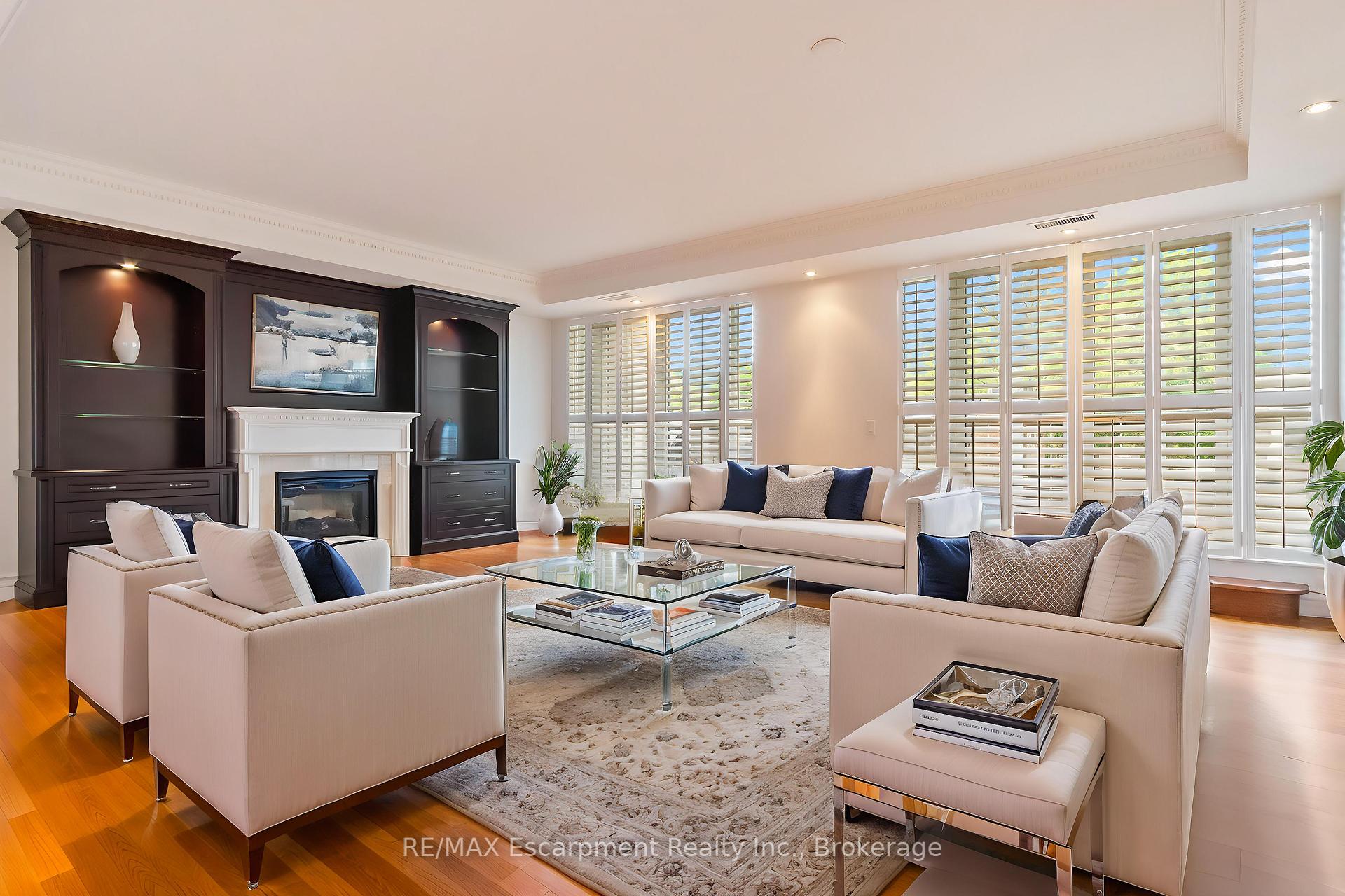 3 Bedrooms Condo at 68 Yorkville, Toronto For sale