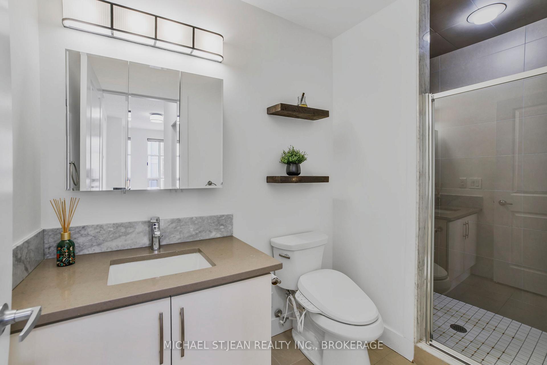 2 Bedrooms Condo at 90 Charlton,  Hamilton For sale