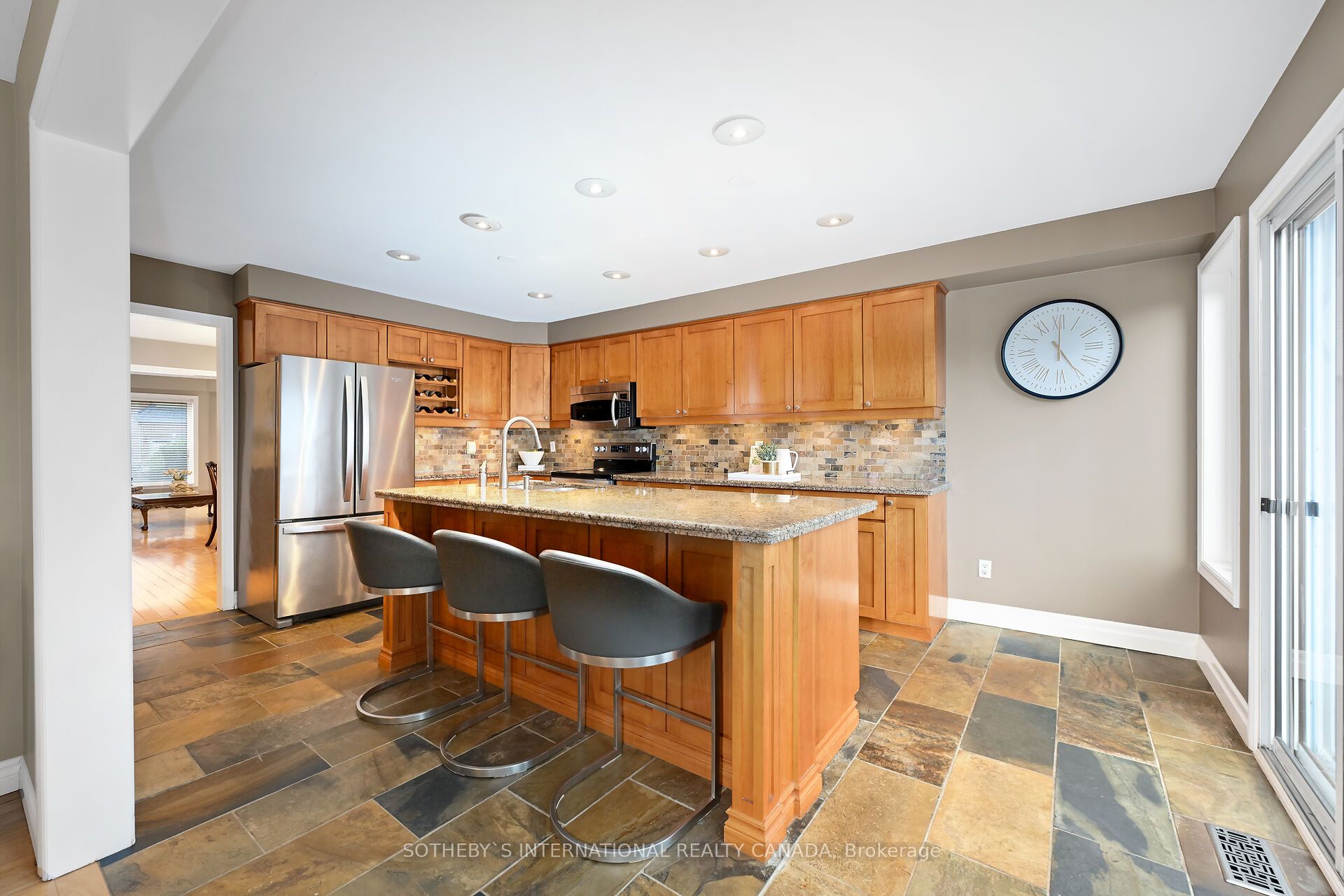 1422 Summerhill Crescent, Oakville, ON L6H 6E4