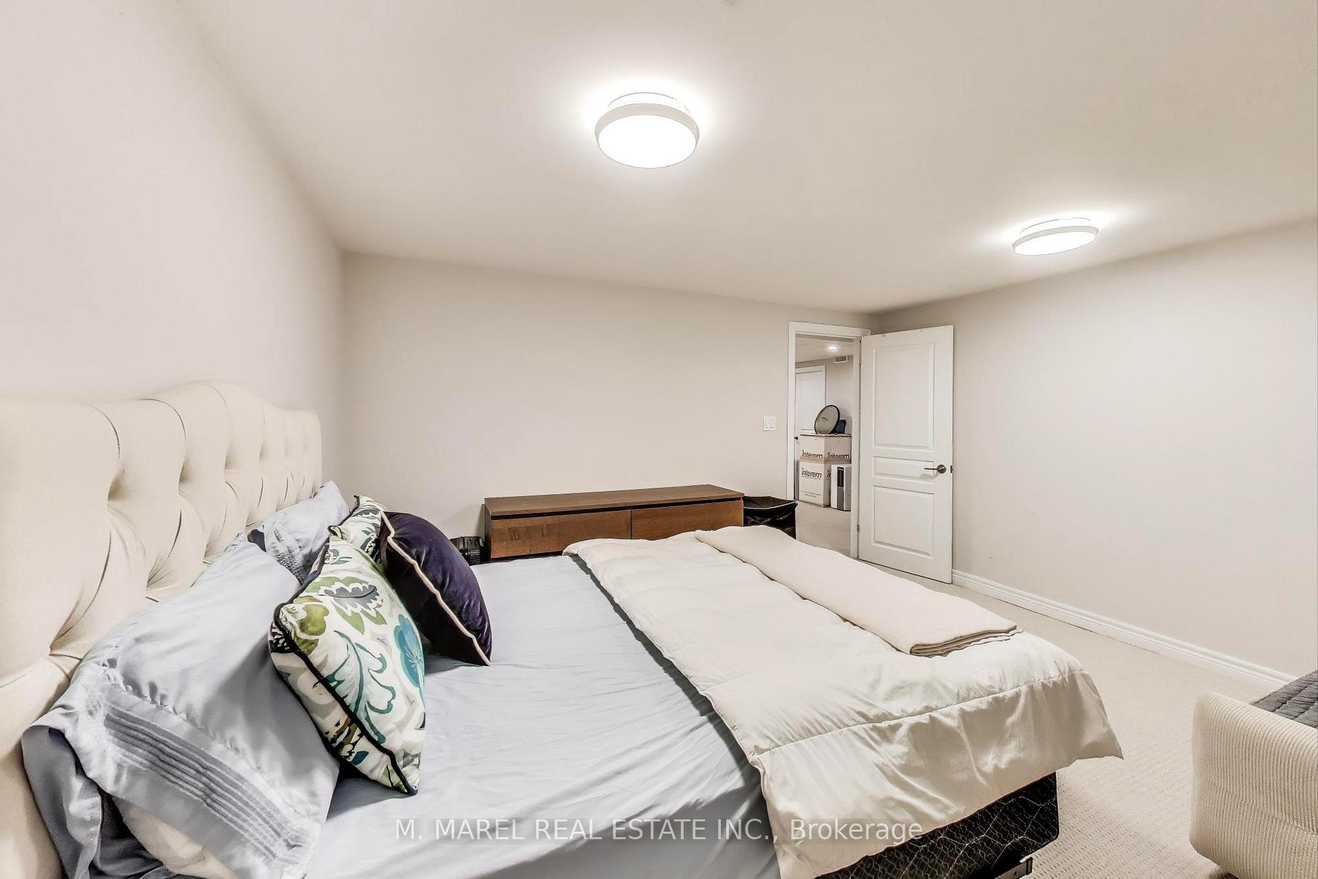 4 Bedrooms Condo at 484 Millen, Hamilton For sale