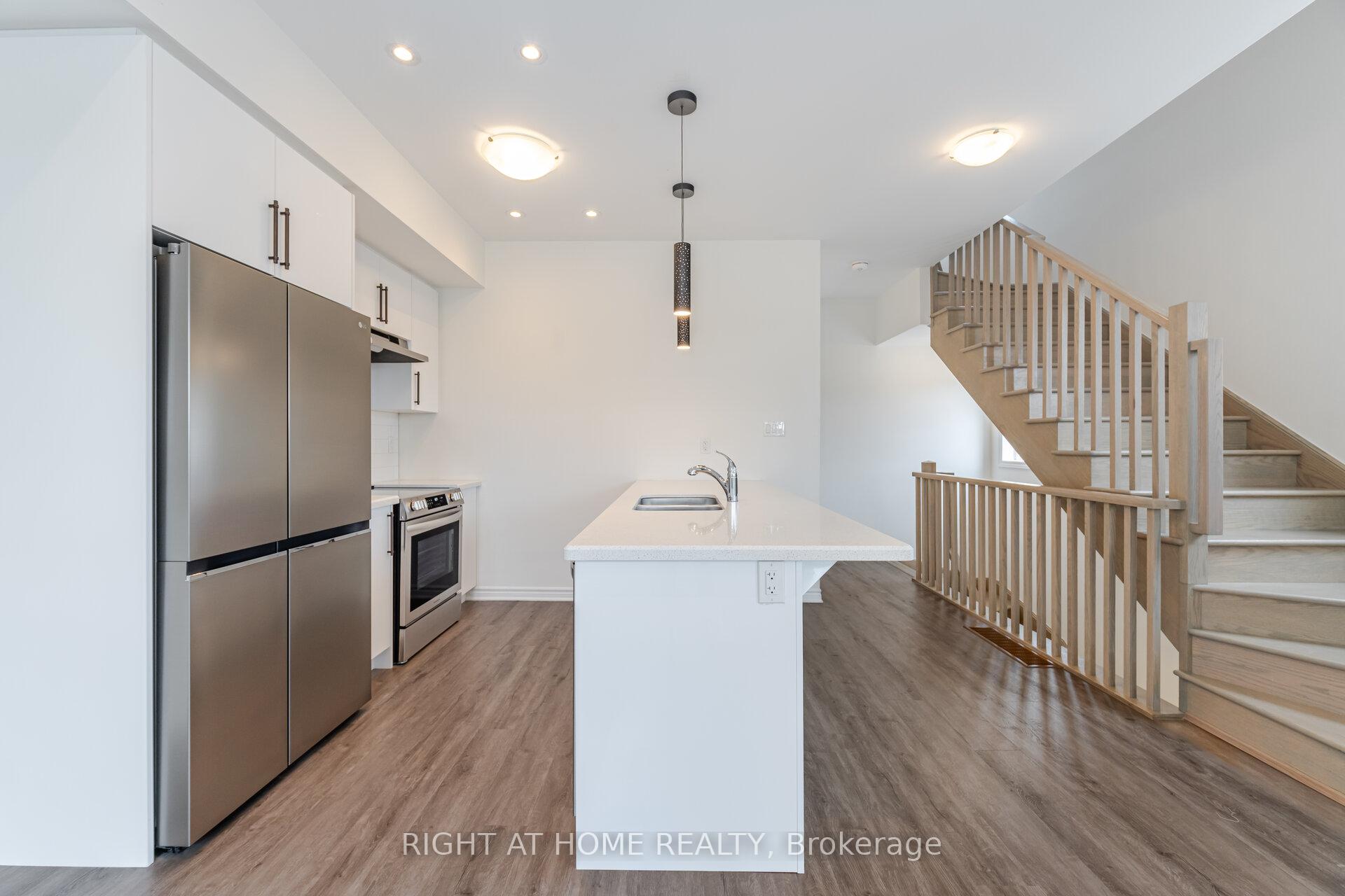 2 Bedrooms Condo at 305 Garner, Hamilton For sale