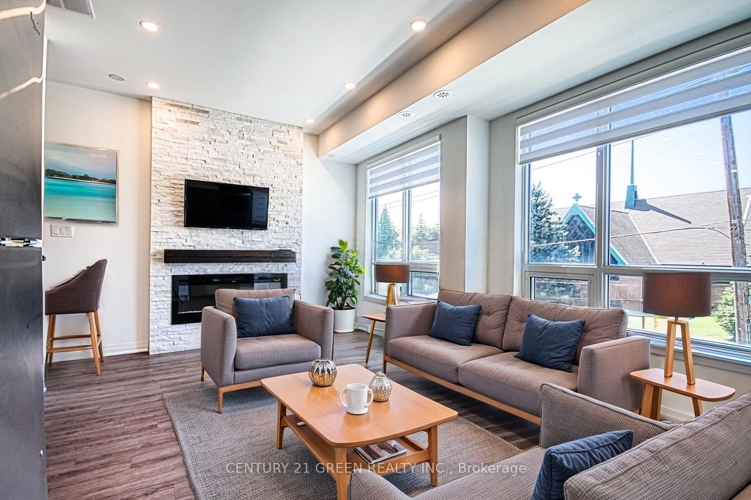 2 Bedrooms Condo at 680 Atwater, Mississauga For sale