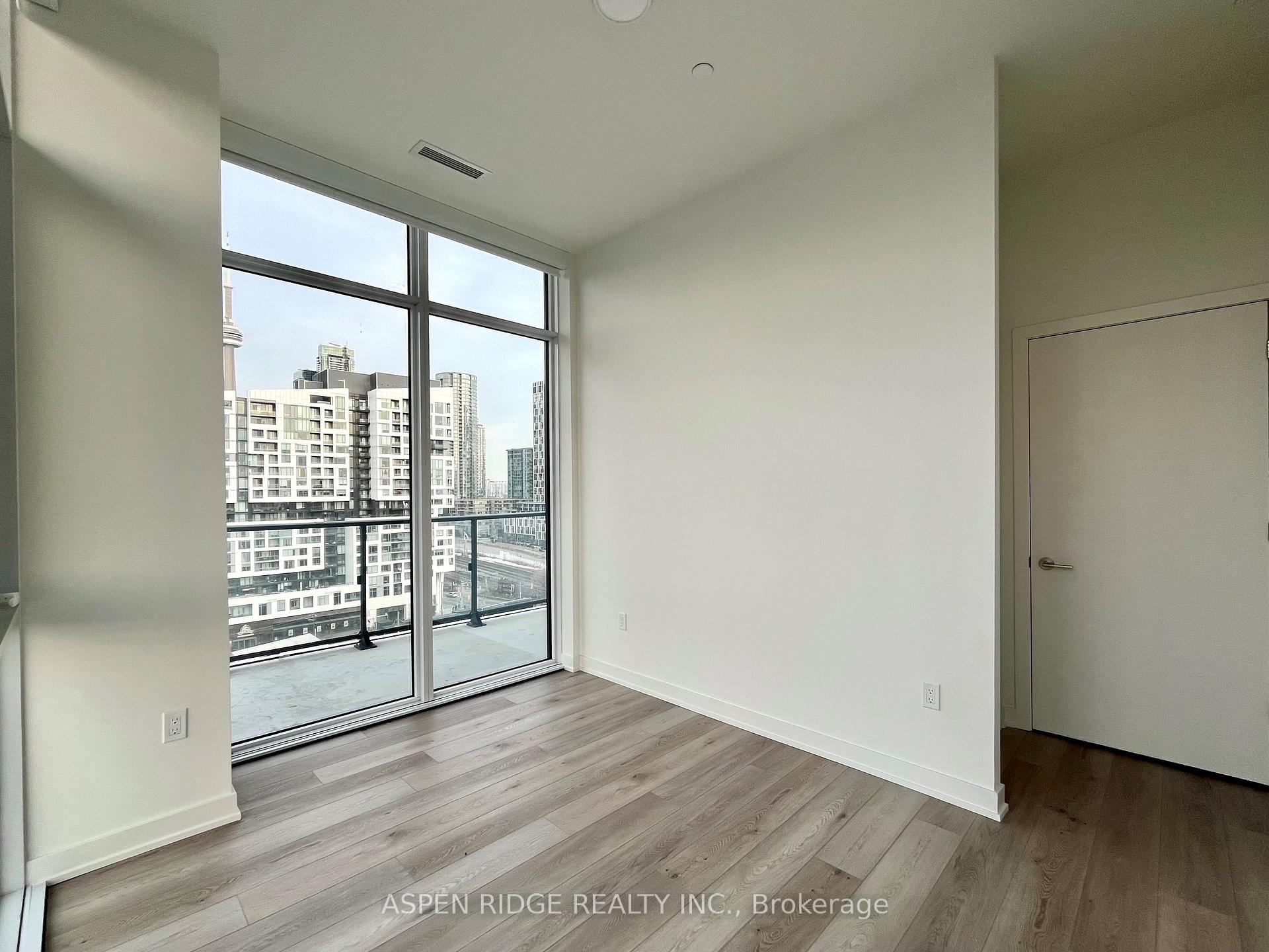 3 Bedrooms Condo at 9 TECUMSETH,  Toronto For sale