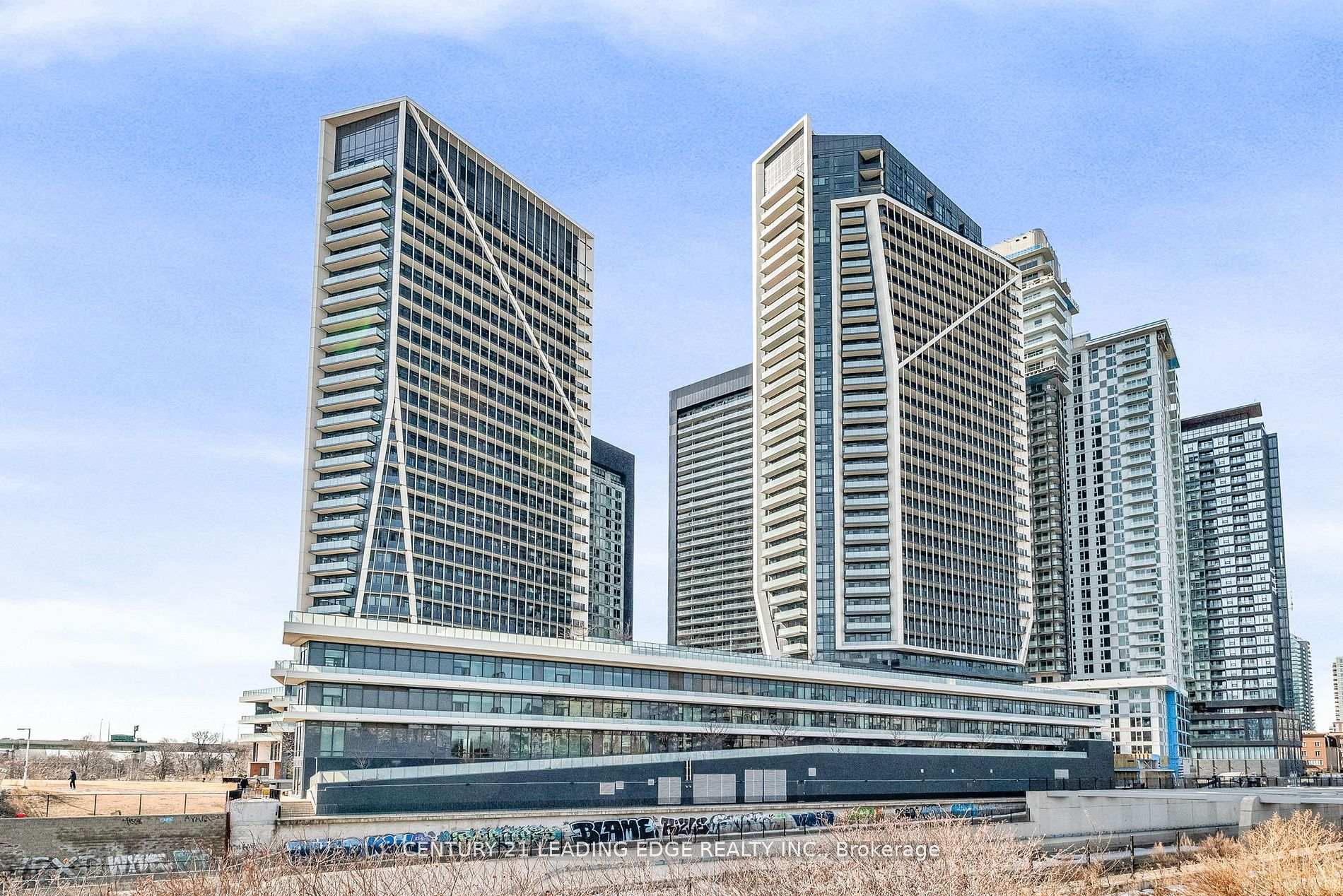 2 Bedrooms Condo at 50 Ordnance, Toronto For sale