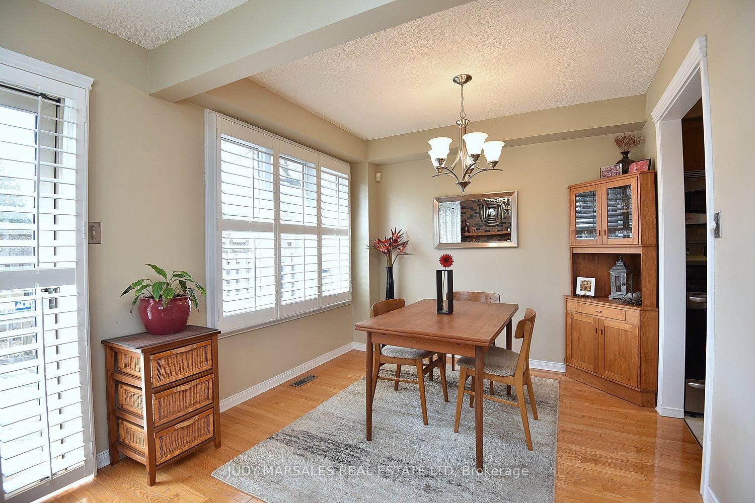 3 Bedrooms Condo at 644 Upper Paradise,  Hamilton For sale