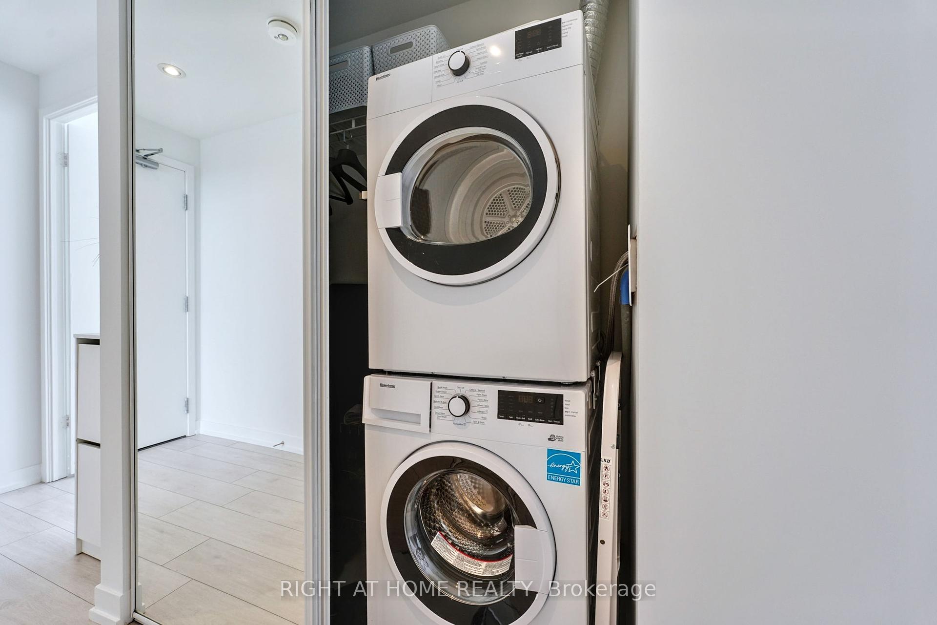 2 Bedrooms Condo at 898 Portage, Vaughan For sale