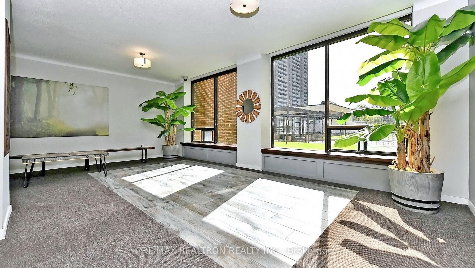2 Bedrooms Condo at 5 Massey, Toronto For sale