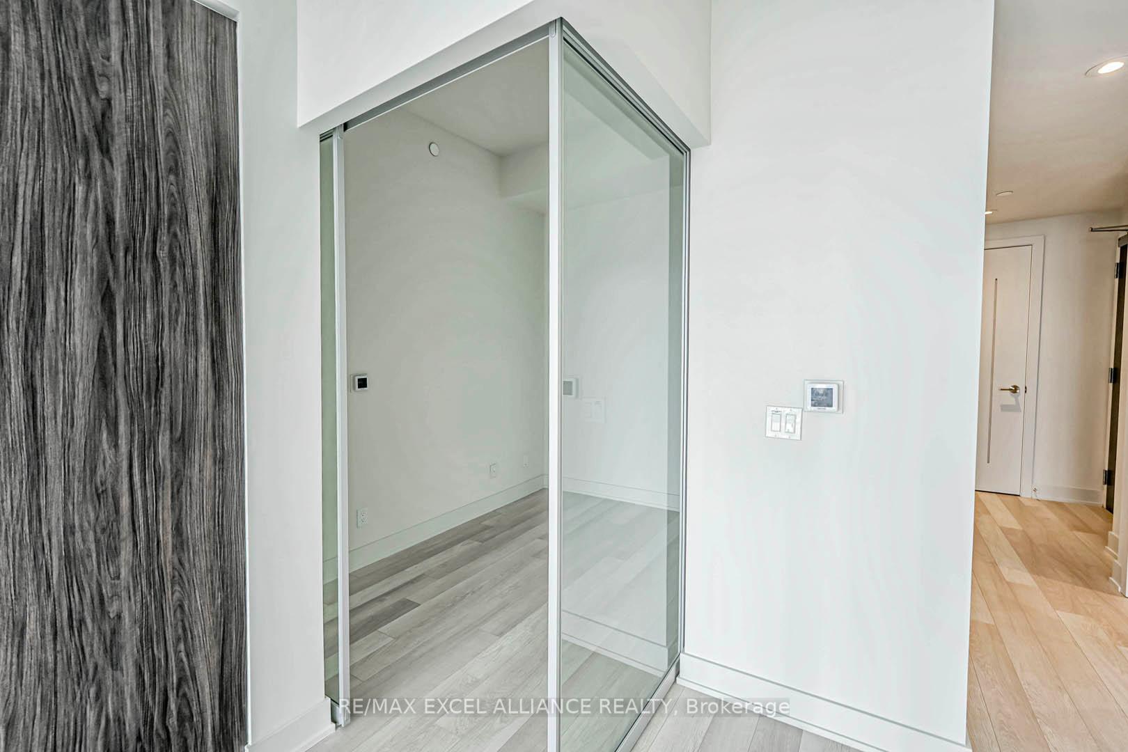 3 Bedrooms Condo at 8 Cumberland,  Toronto For sale
