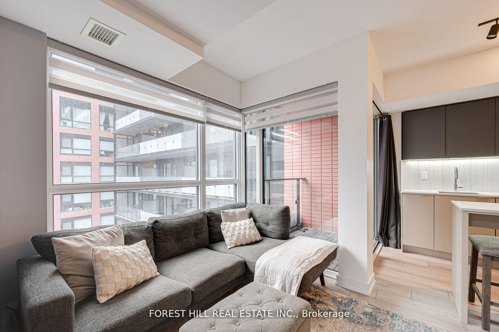 2 Bedrooms Condo at 8 Tippett, Toronto For sale