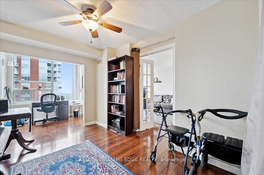 2 Bedrooms Condo at 1270 Maple Crossing, Burlington For sale