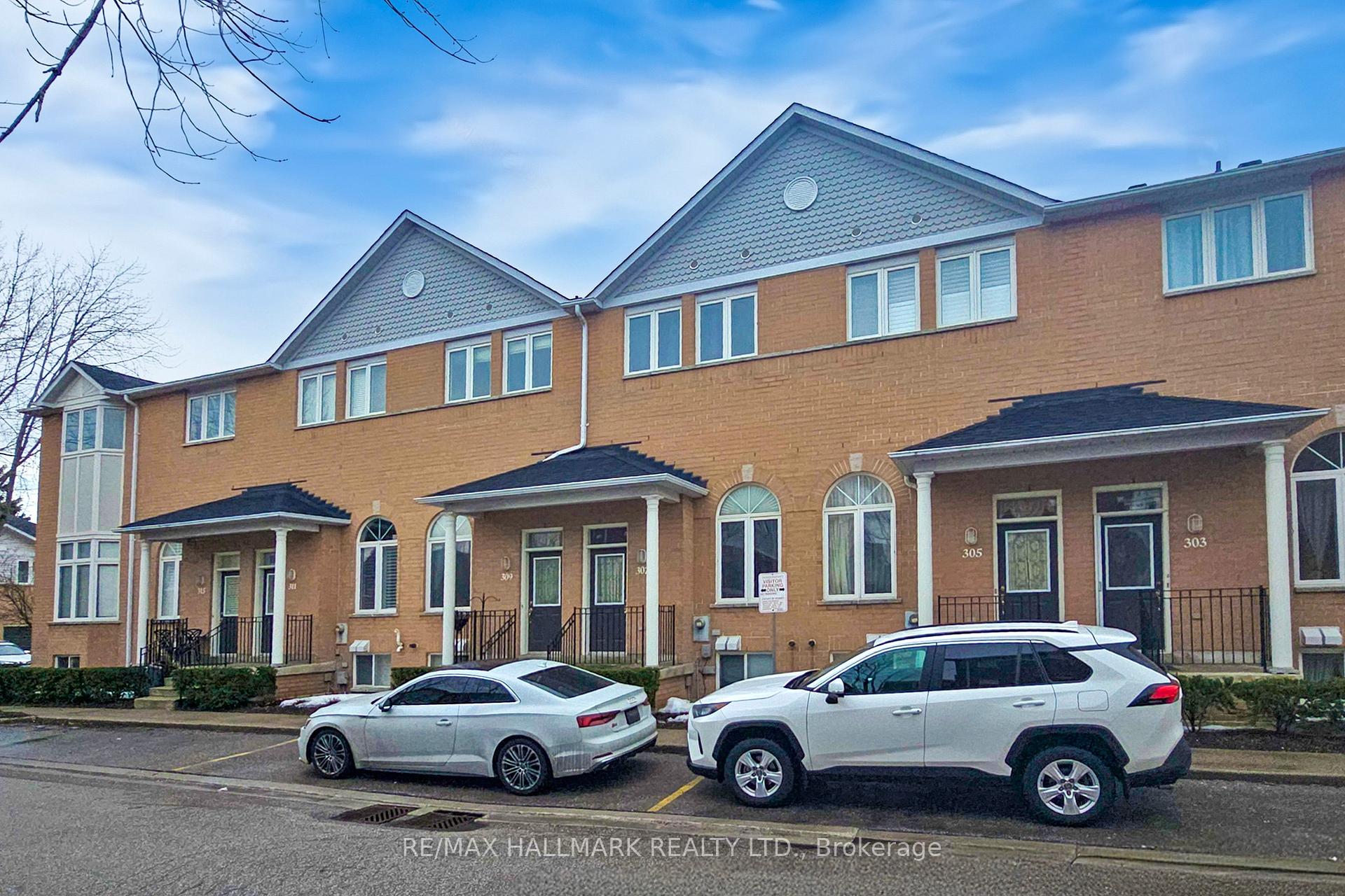 3 Bedrooms Condo at 83 Mondeo,  Toronto For sale