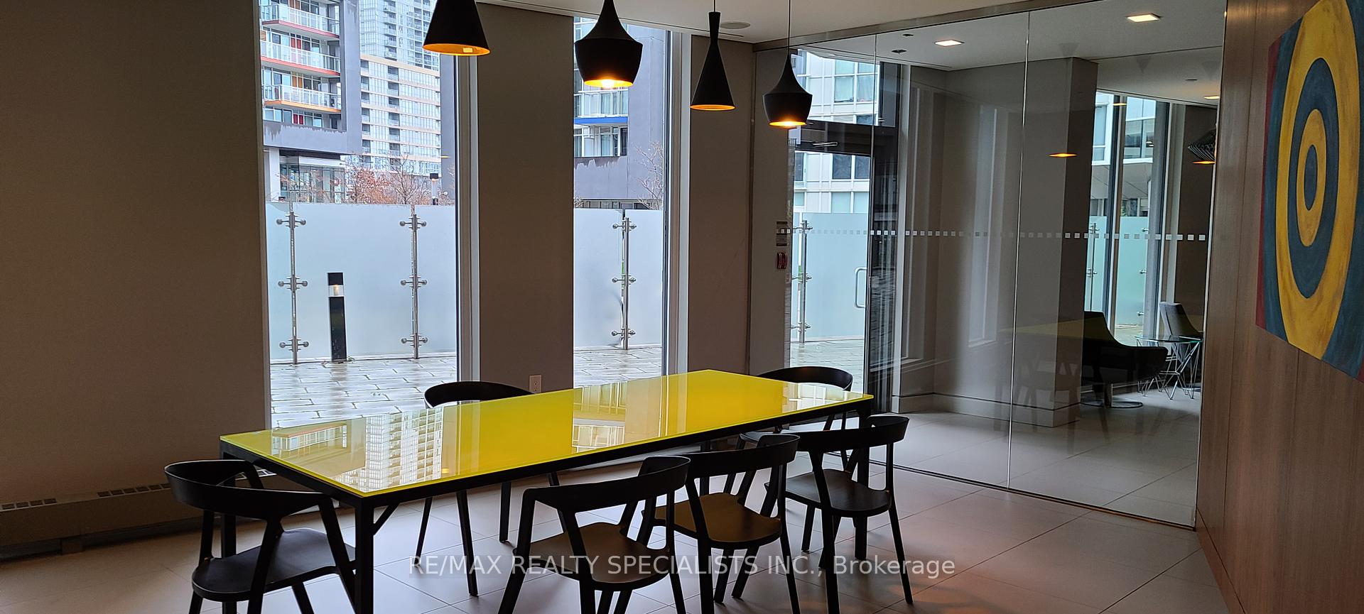 2 Bedrooms Condo at 75 Queens Wharf, Toronto For sale