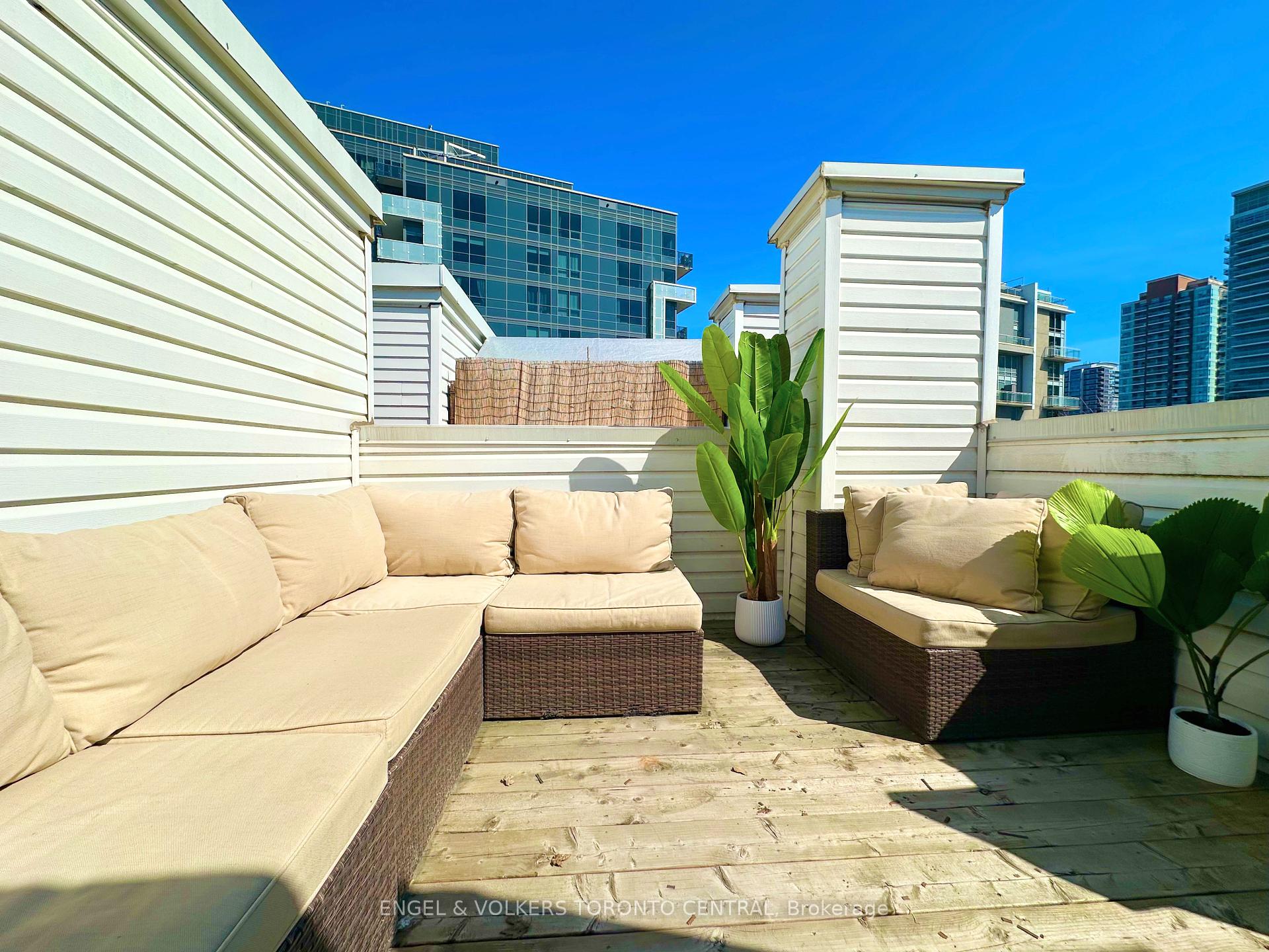 2 Bedrooms Condo at 12 Sudbury, Toronto For sale