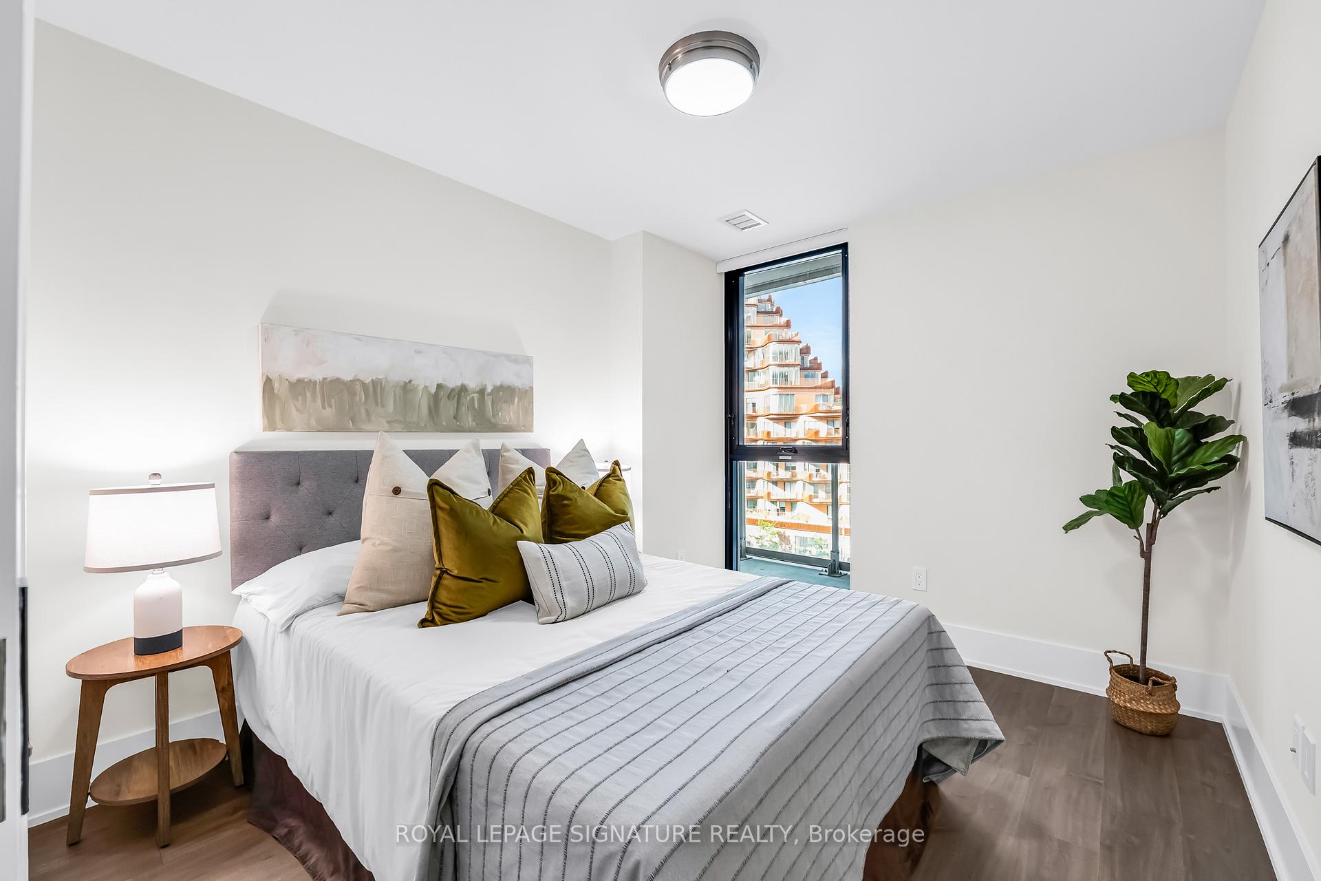 3 Bedrooms Condo at 118 Merchants’ Wharf, Toronto For sale