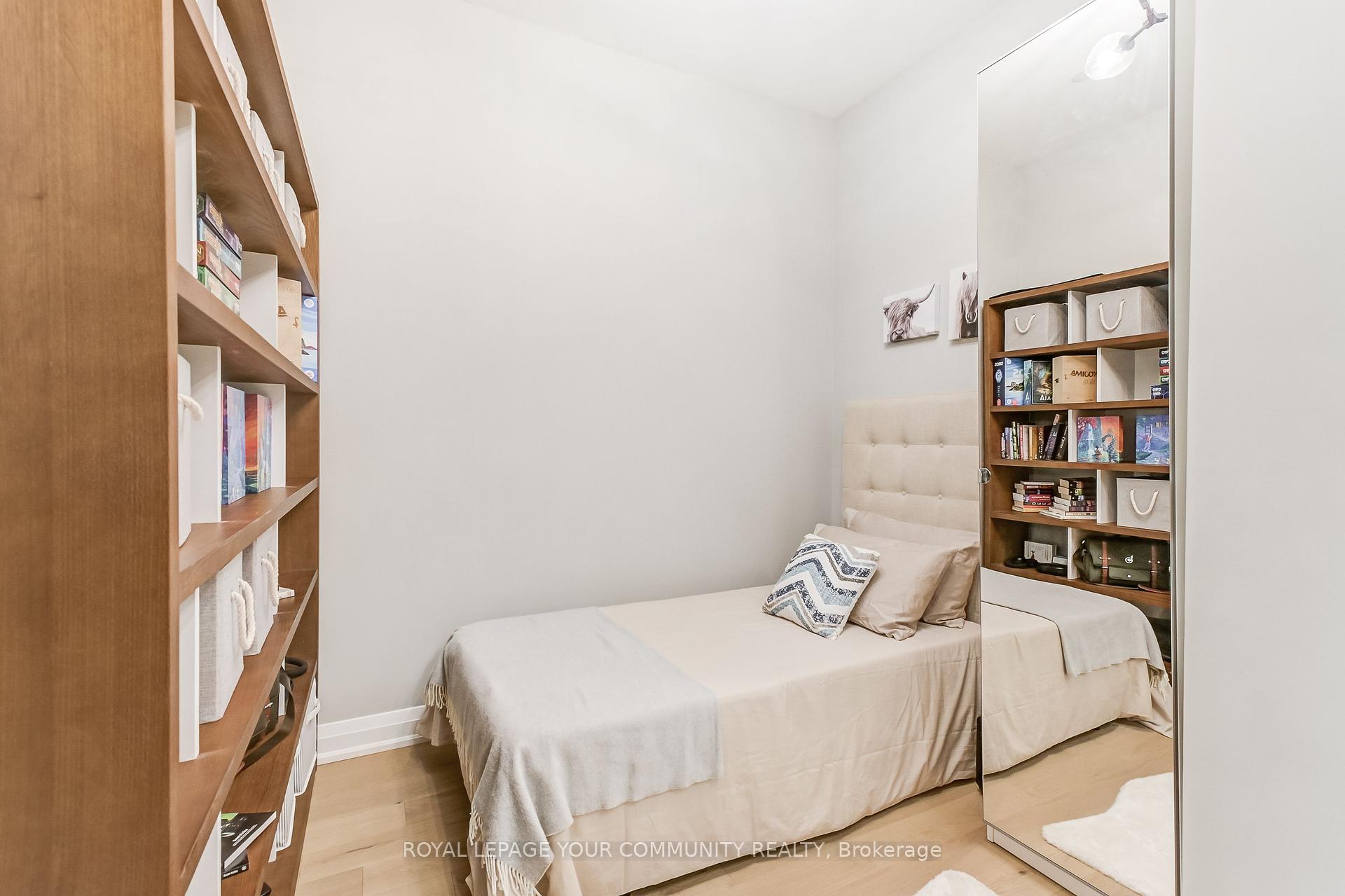 2 Bedrooms Condo at 11 Bronte,  Oakville For sale