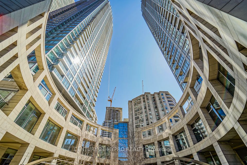 2191 Yonge Street