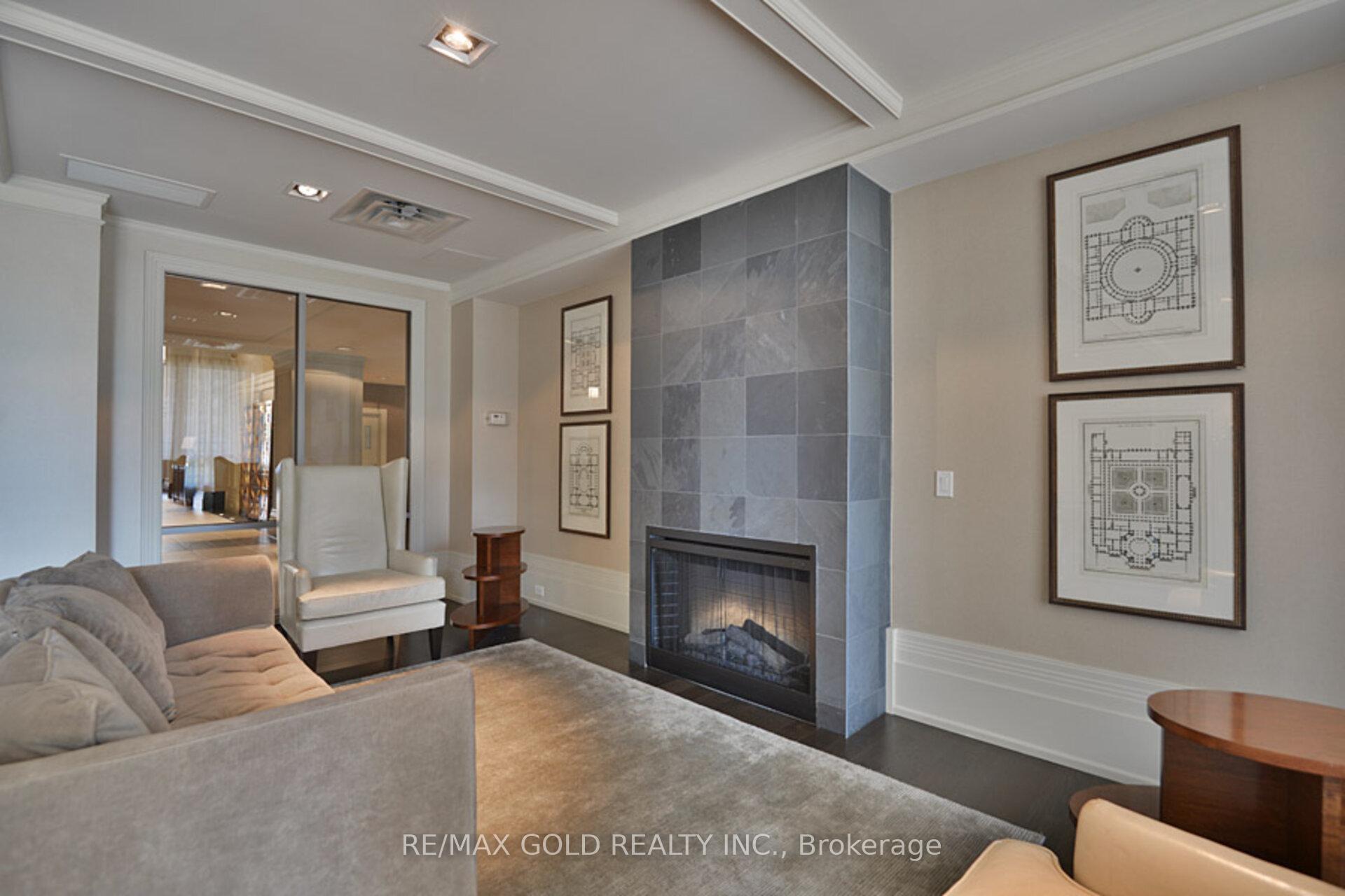 3 Bedrooms Condo at 388 Prince Of Wales, Mississauga For sale