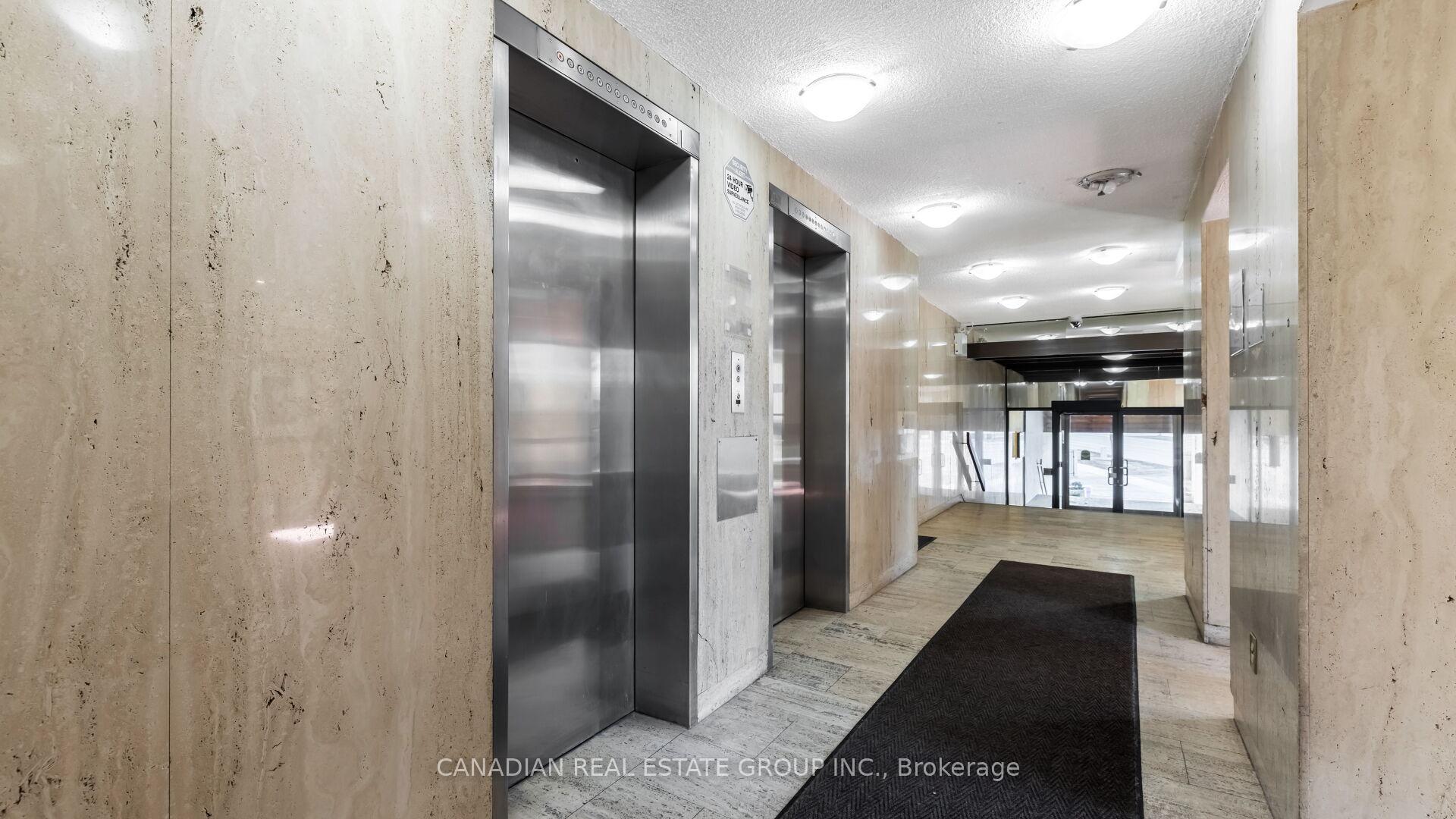 3 Bedrooms Condo at 20 Speers, Oakville For sale