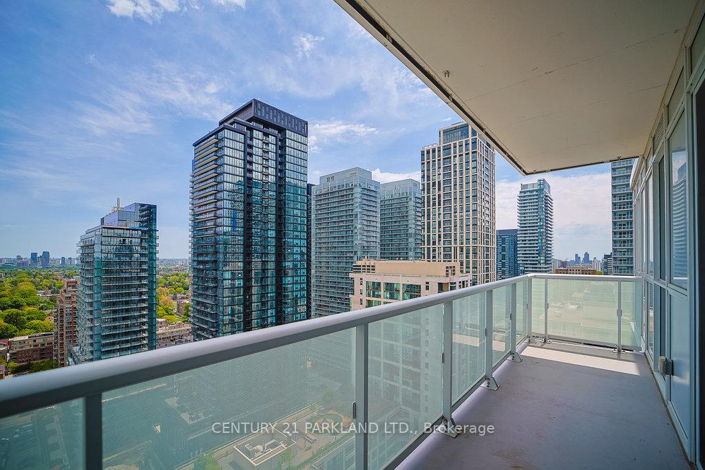 2 Bedrooms Condo at 101 Erskine, Toronto For sale