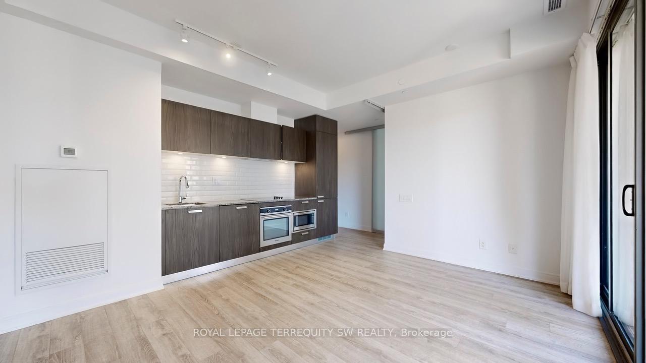 2 Bedrooms Condo at 50 Charles, Toronto For sale